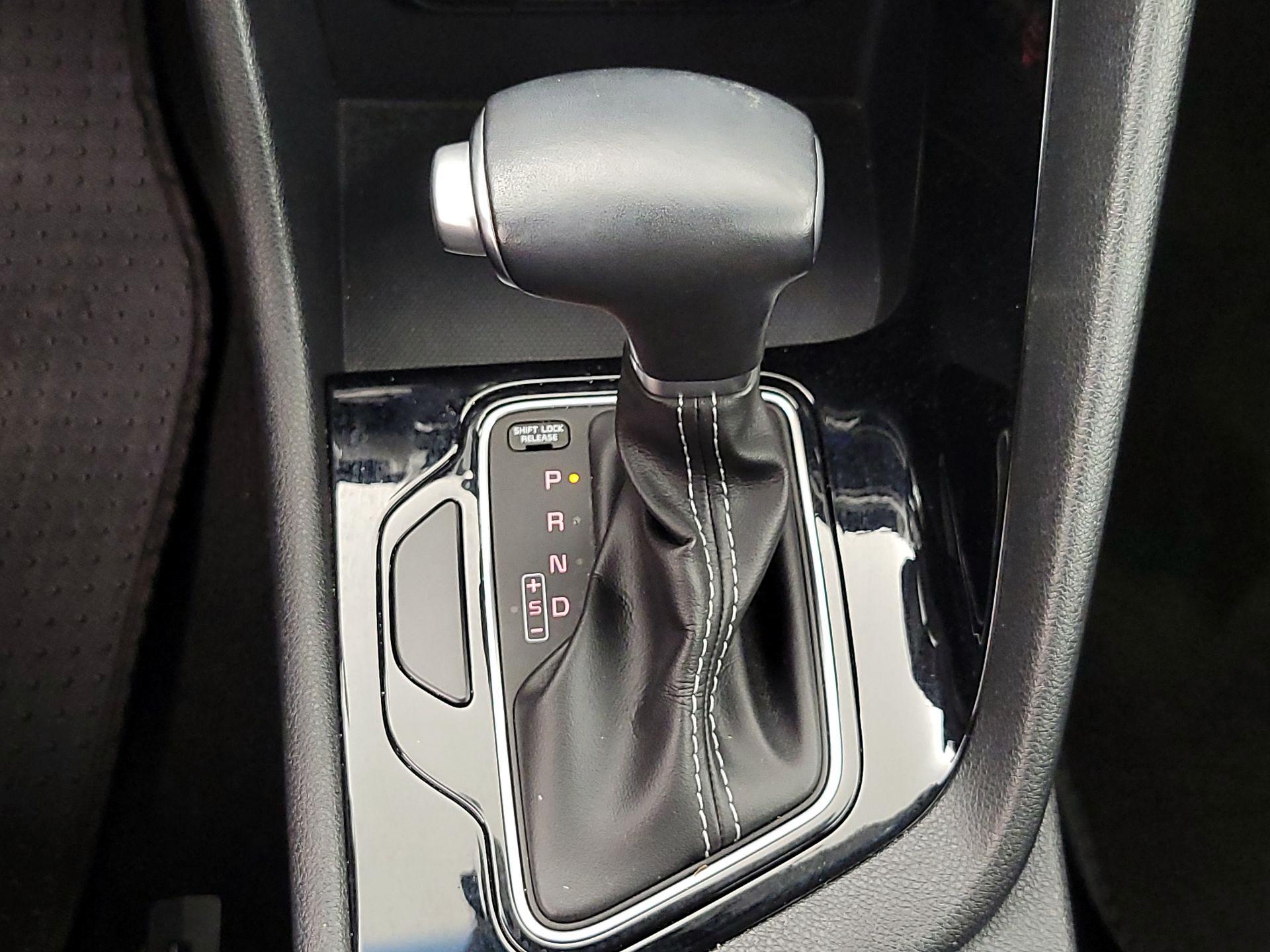 Thumbnail: 2017 Kia Niro - 17