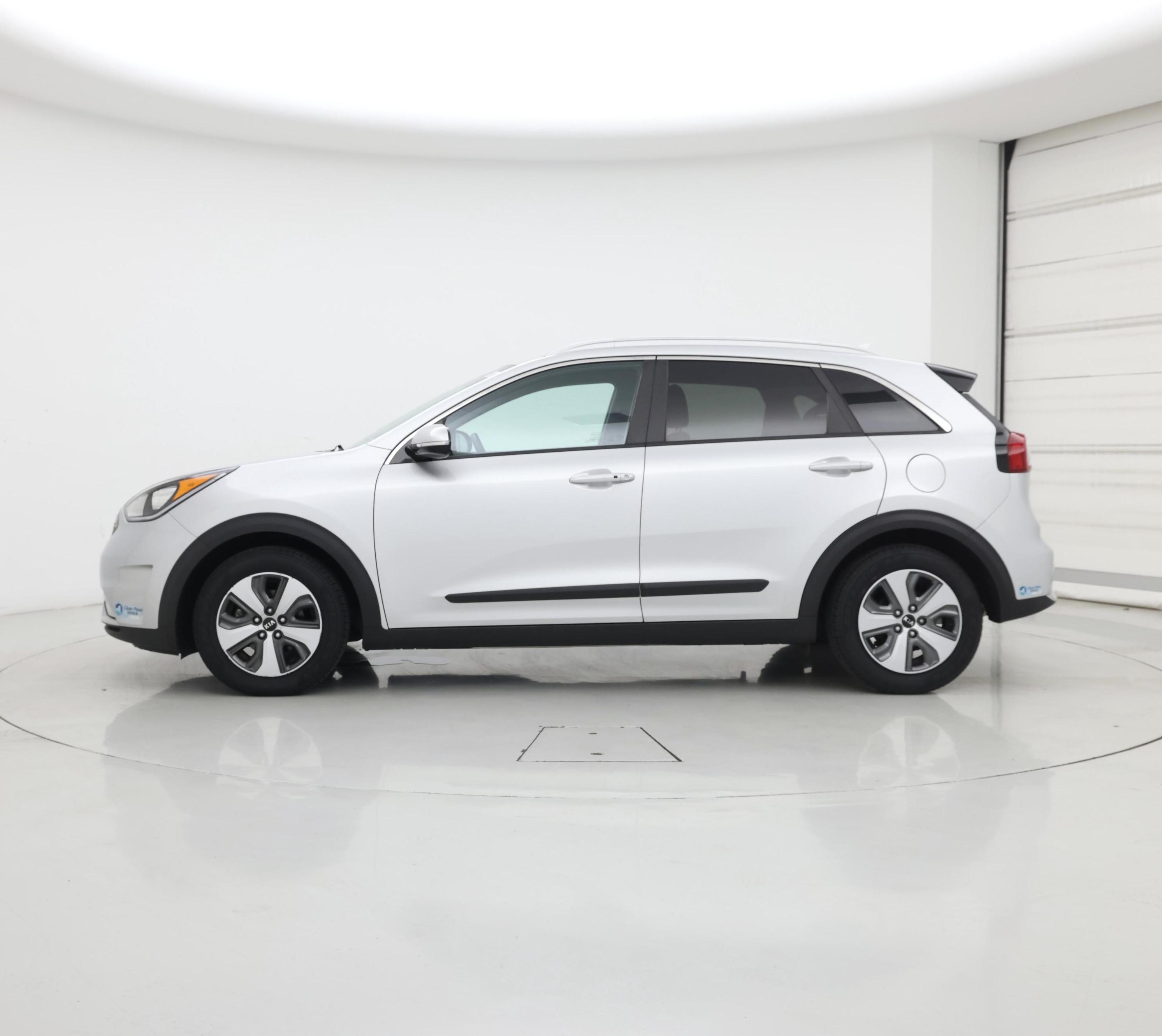 Thumbnail: 2017 Kia Niro - 3