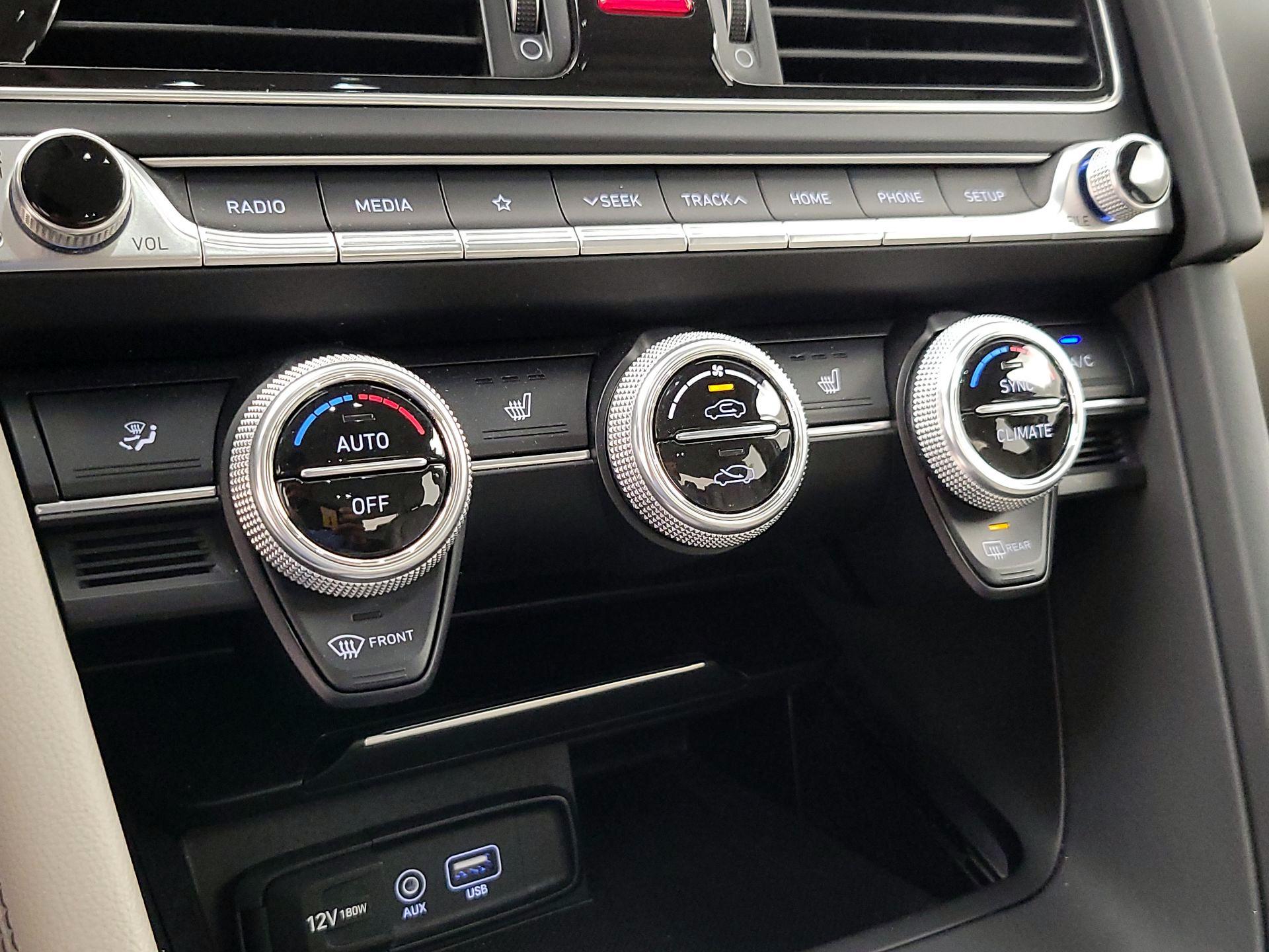 Thumbnail: 2020 Genesis G70 - 16
