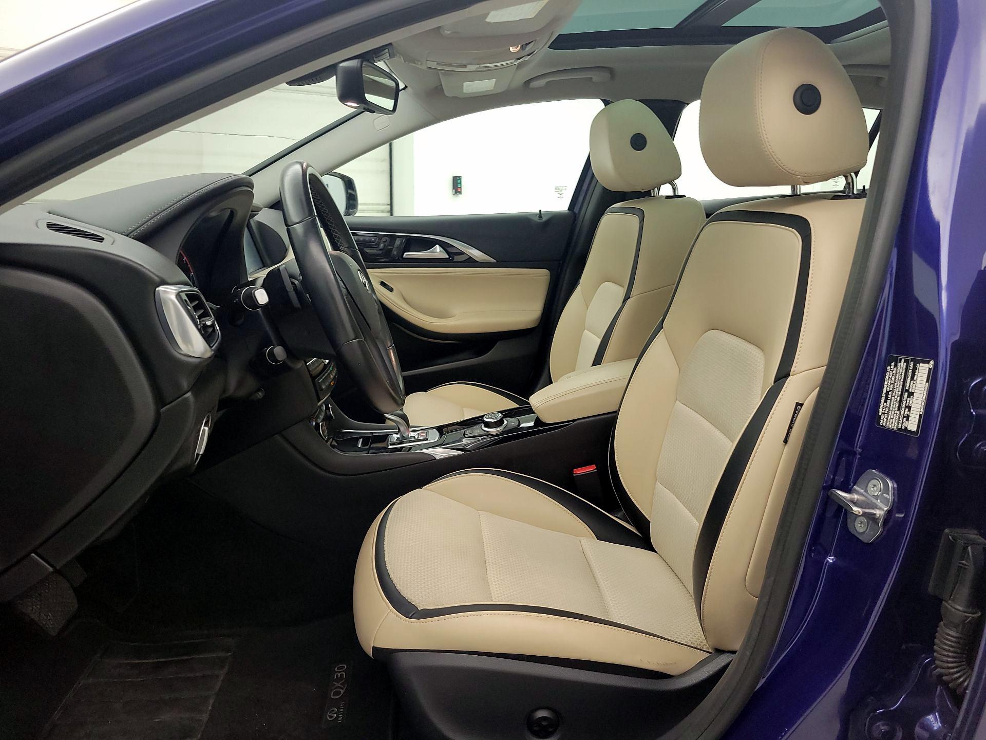 Thumbnail: 2019 INFINITI QX30 - 11