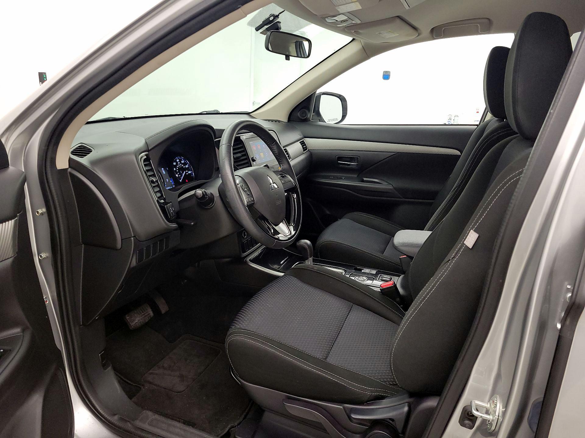 Thumbnail: 2018 Mitsubishi Outlander - 11