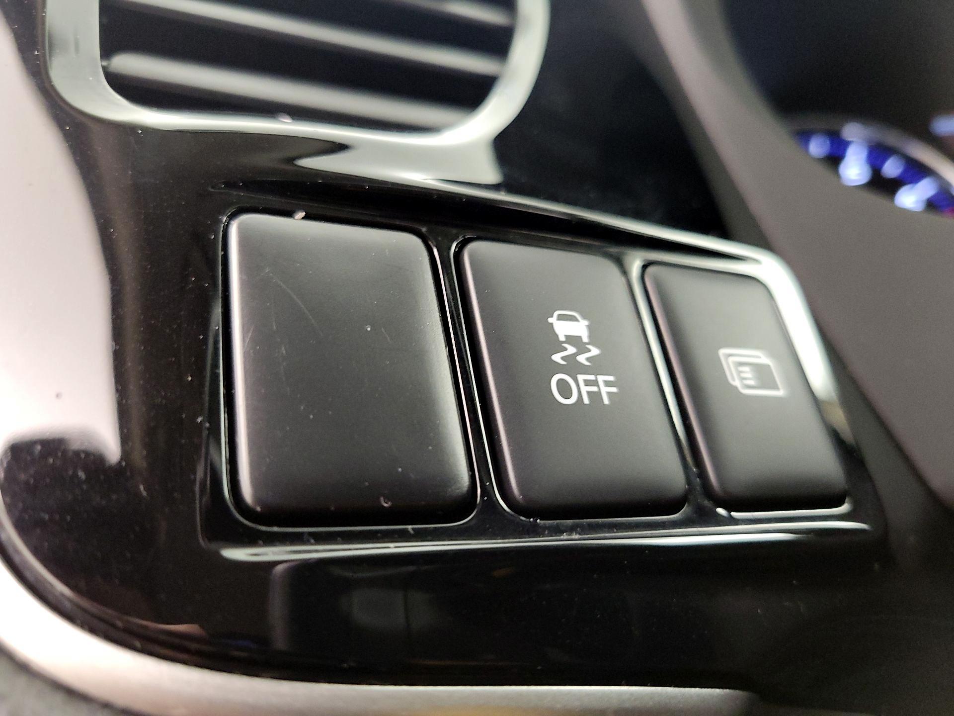Thumbnail: 2018 Mitsubishi Outlander - 13
