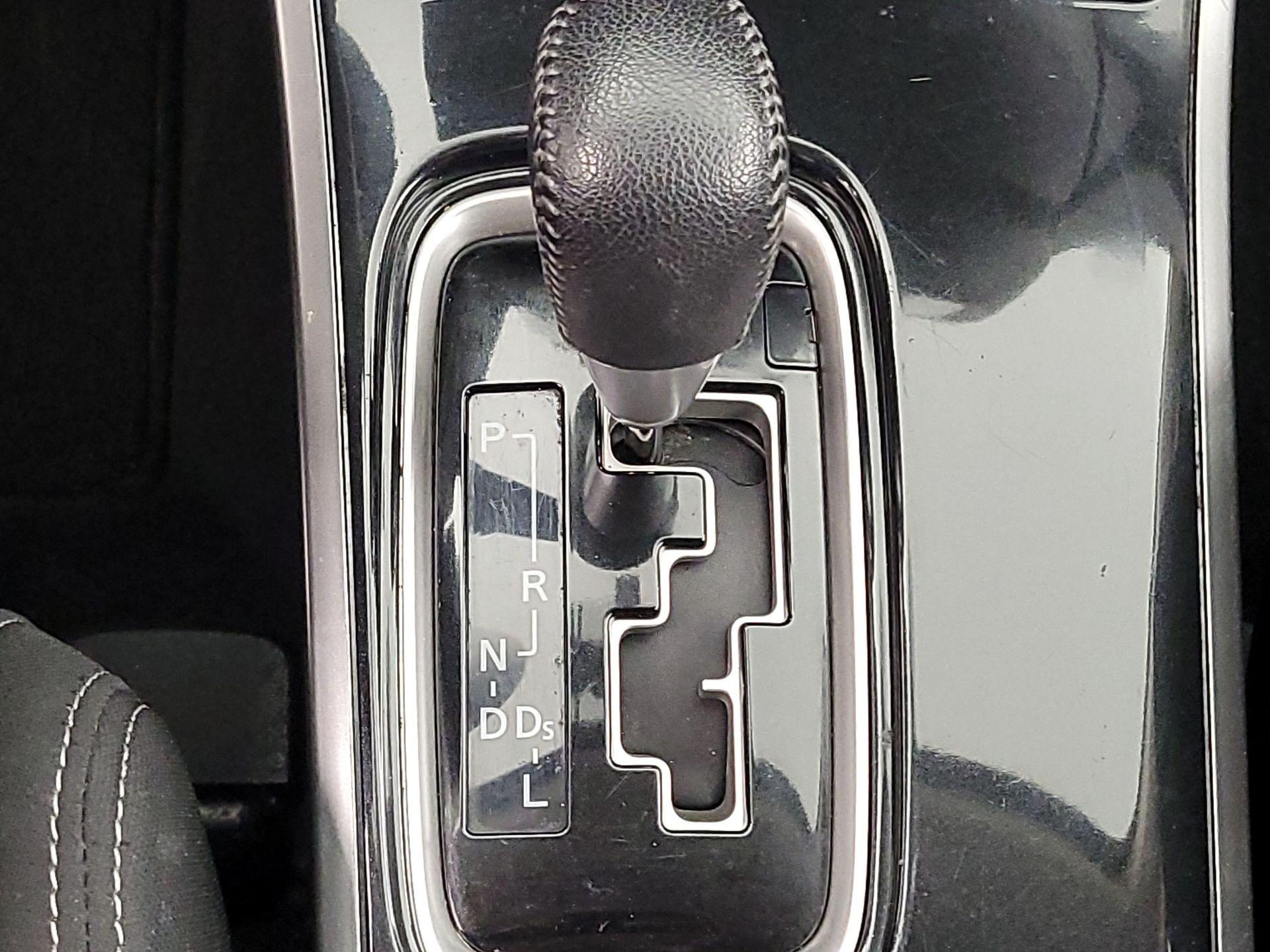 Thumbnail: 2018 Mitsubishi Outlander - 17