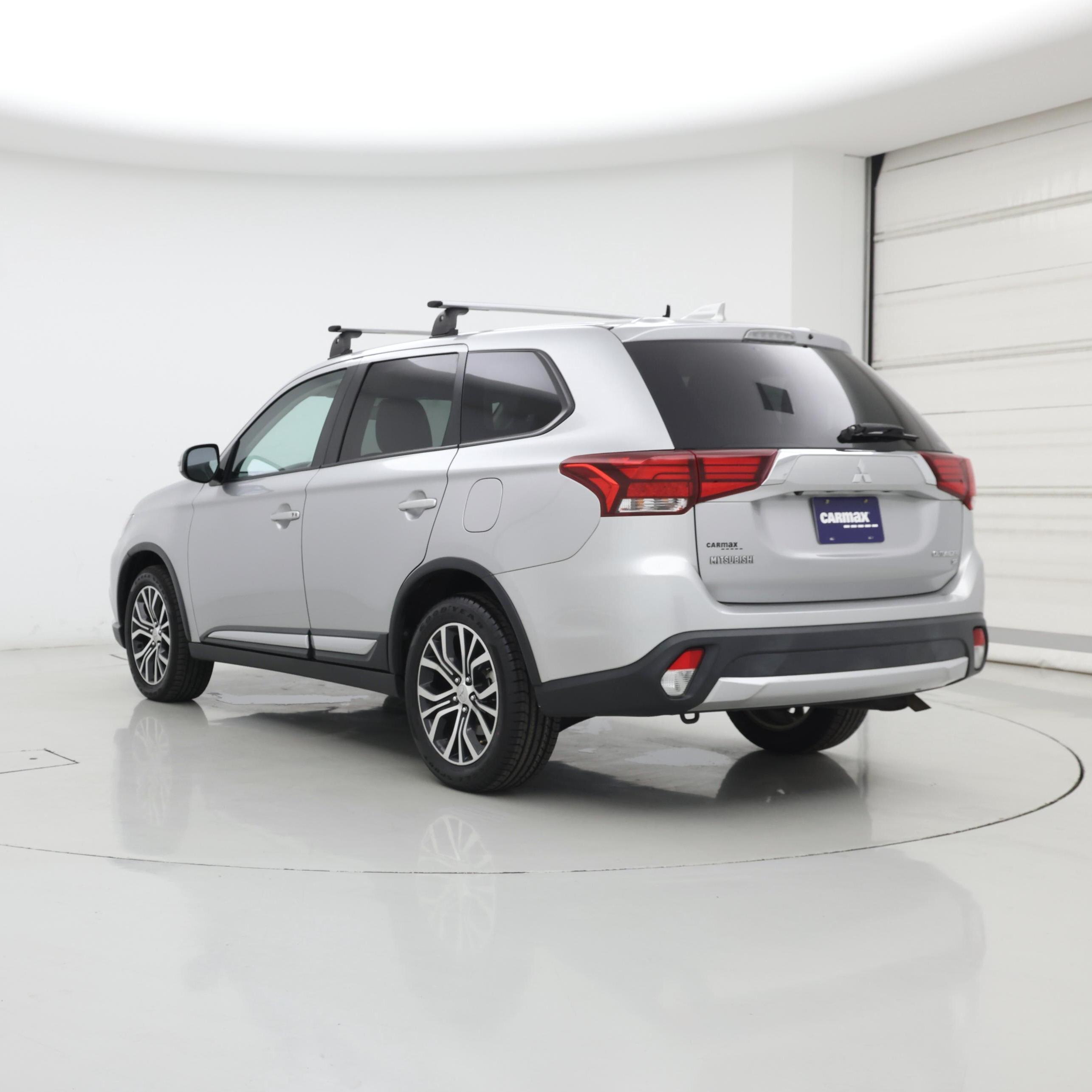 Thumbnail: 2018 Mitsubishi Outlander - 2