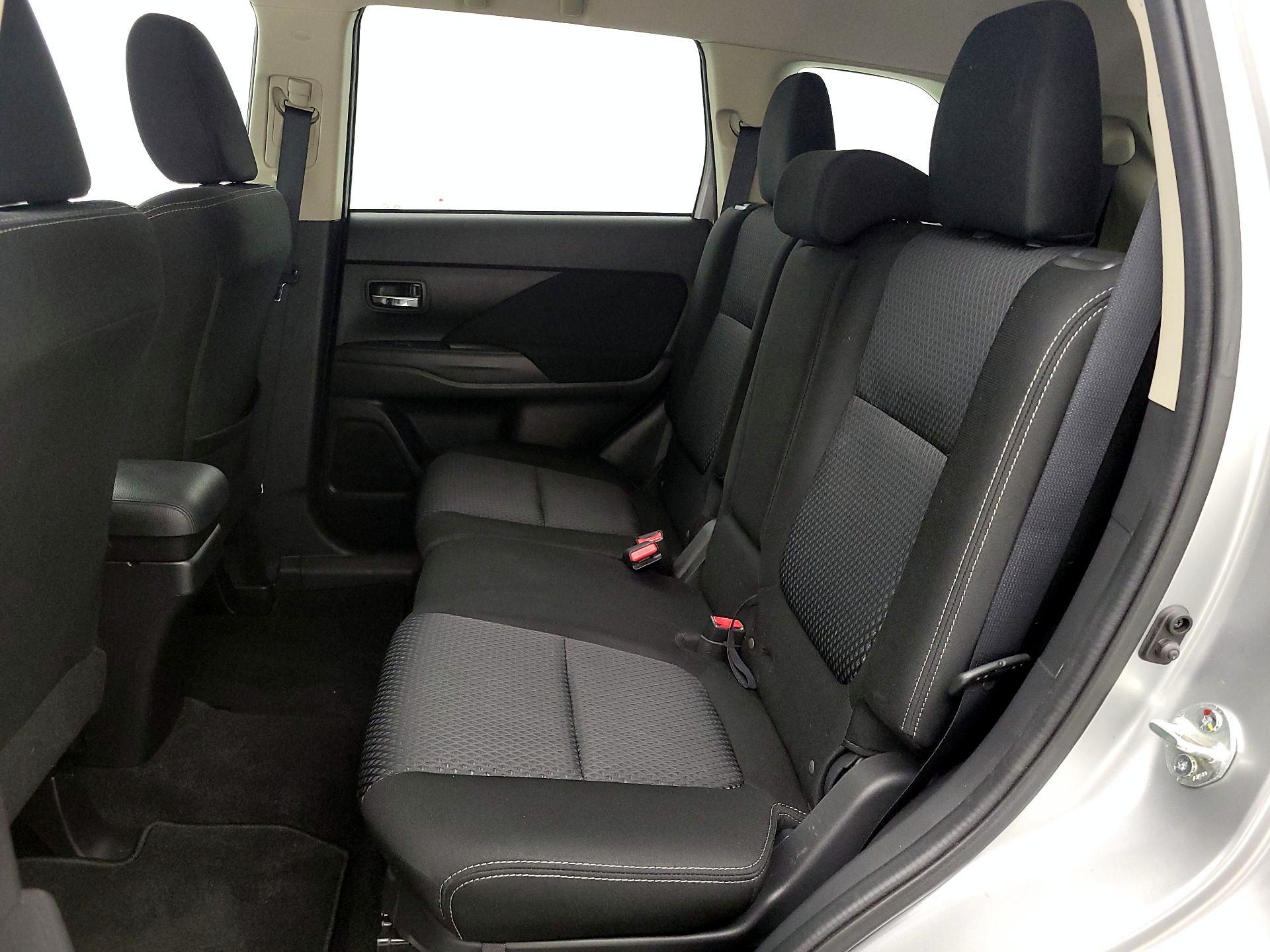Thumbnail: 2018 Mitsubishi Outlander - 19
