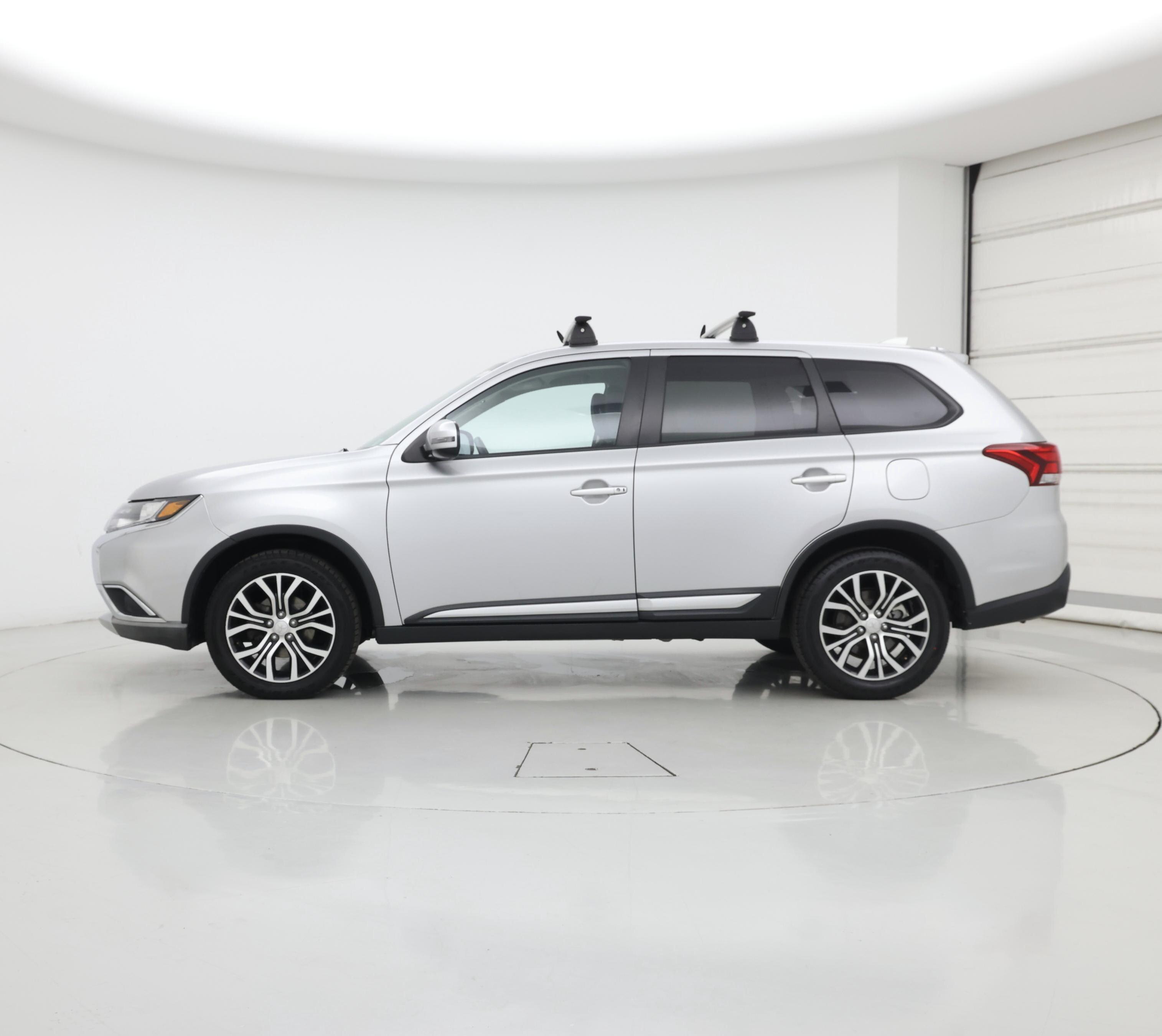 Thumbnail: 2018 Mitsubishi Outlander - 3