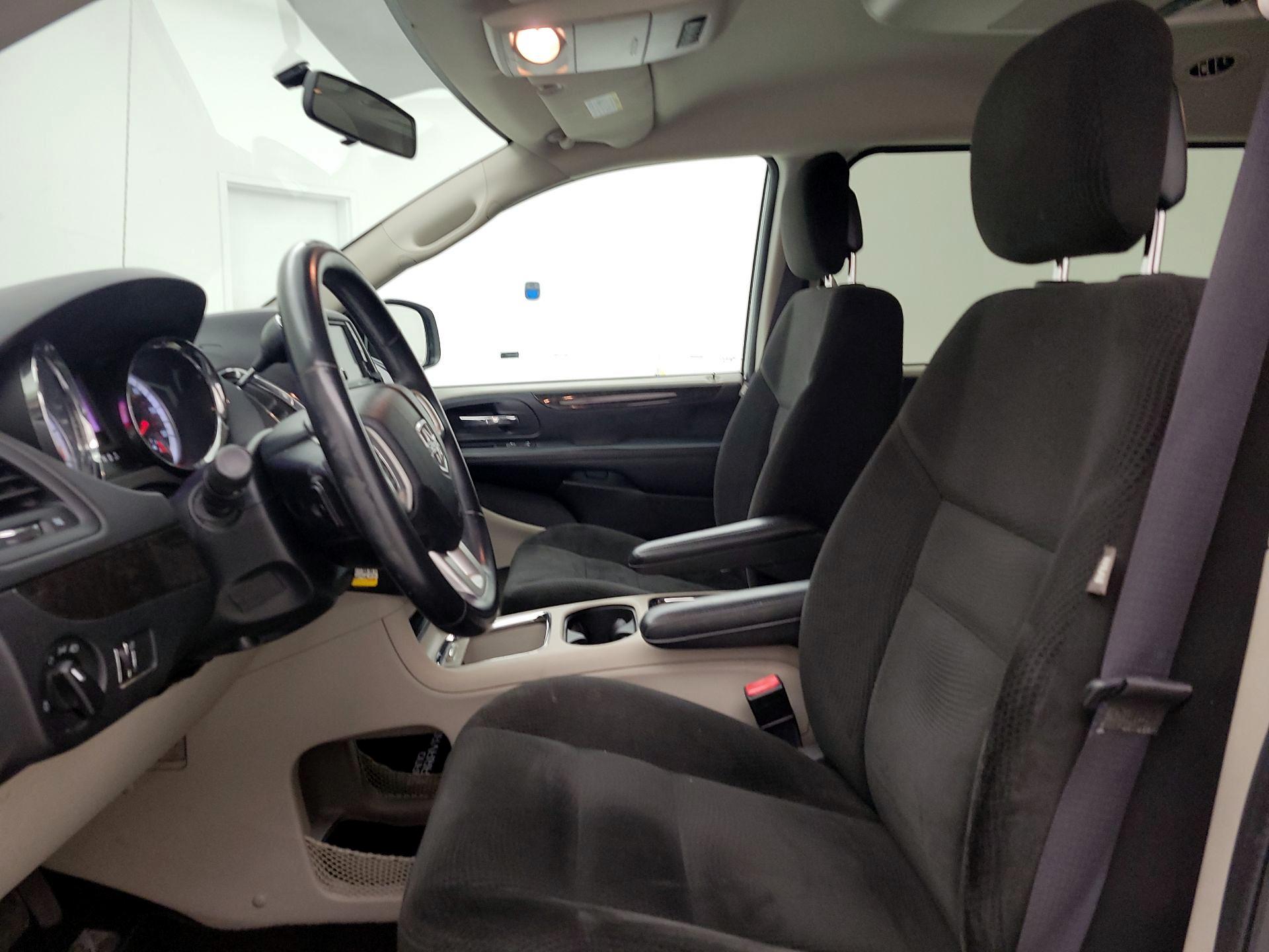 Thumbnail: 2016 Dodge Grand Caravan - 11