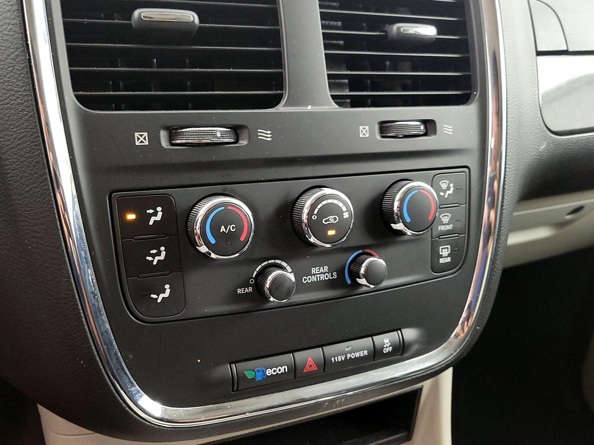 Thumbnail: 2016 Dodge Grand Caravan - 16
