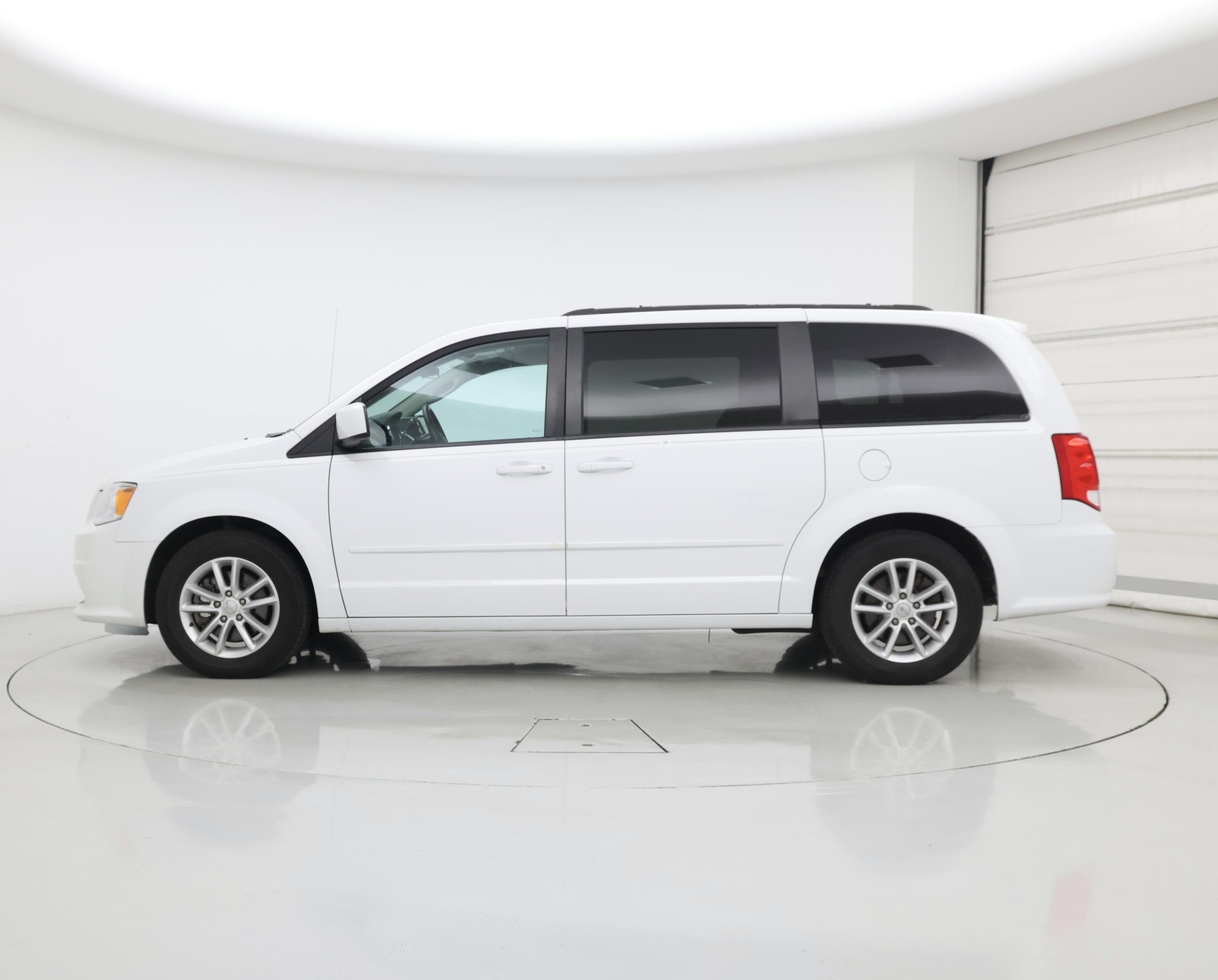 Thumbnail: 2016 Dodge Grand Caravan - 3
