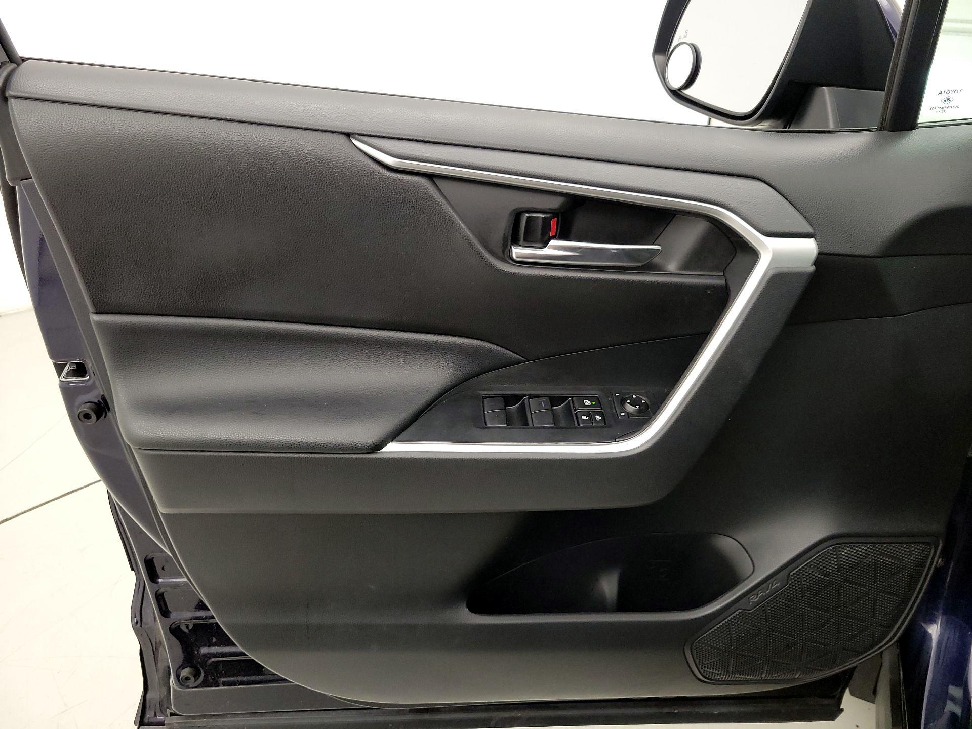 Thumbnail: 2021 Toyota RAV4 - 12