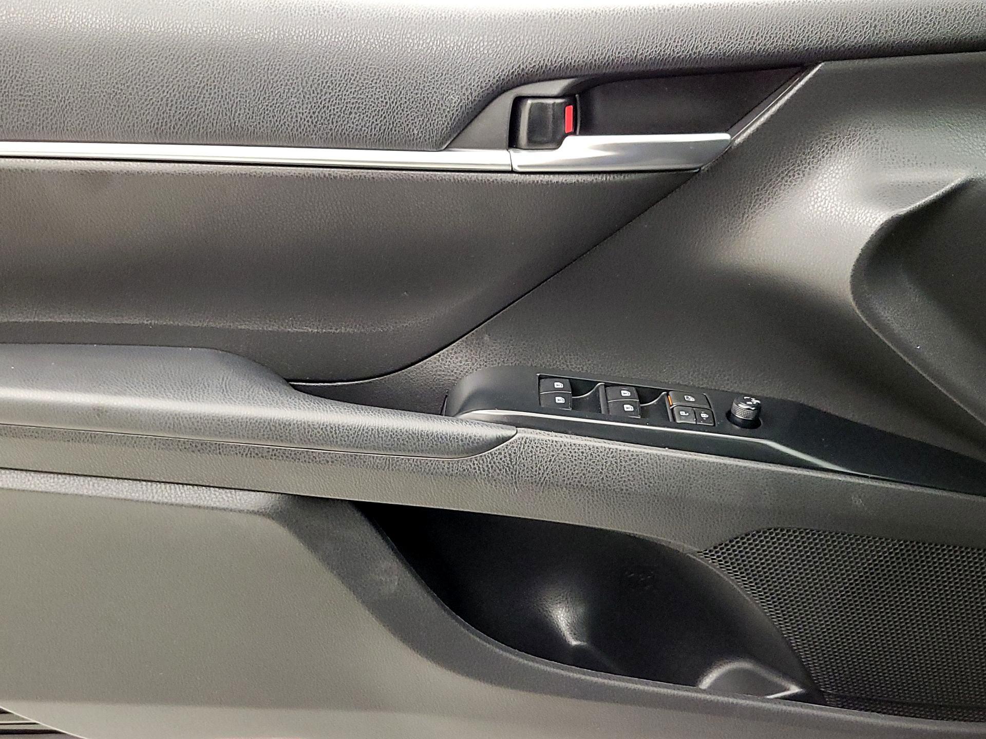 Thumbnail: 2020 Toyota Camry - 12