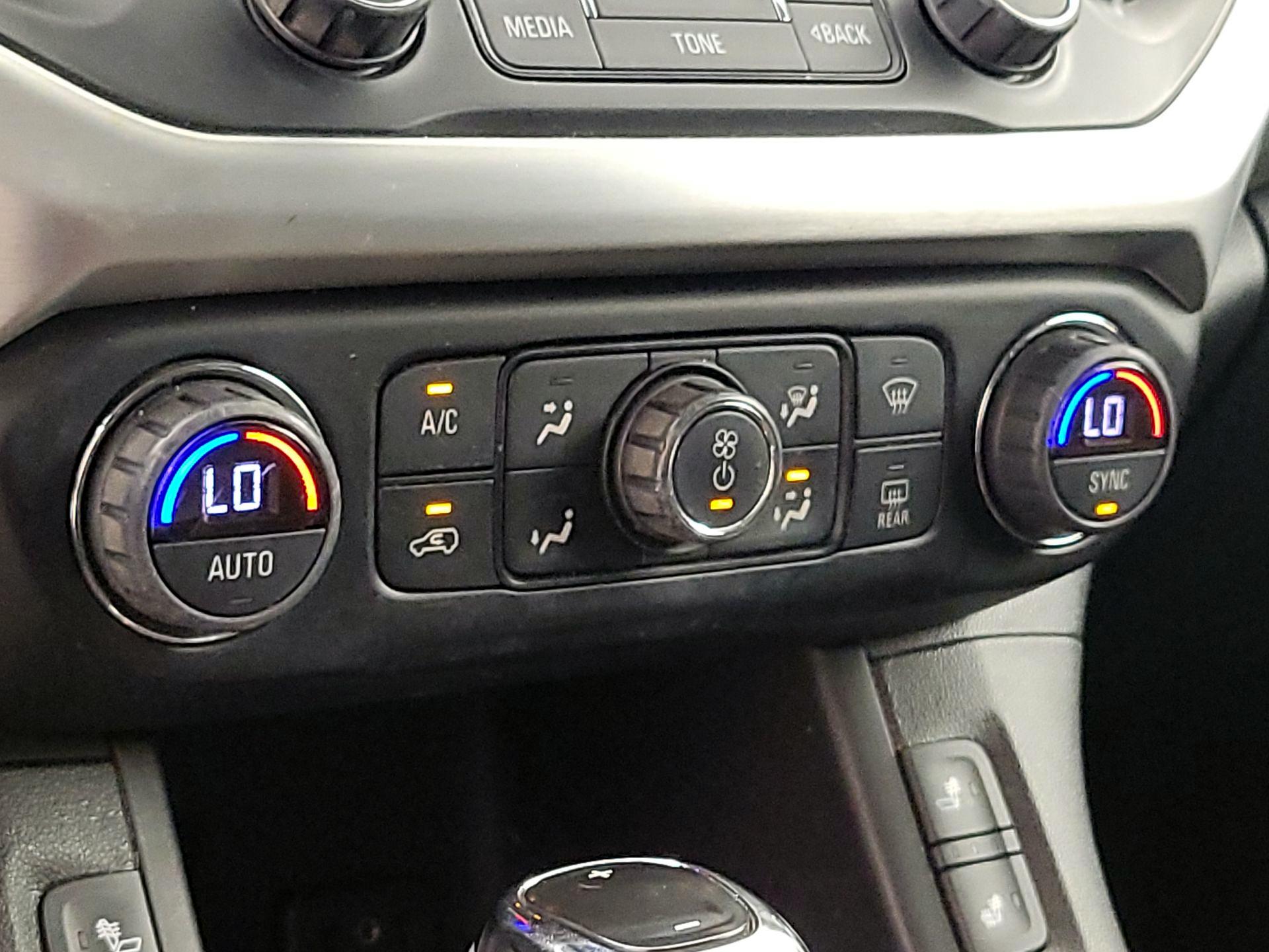 Thumbnail: 2019 GMC Acadia - 16