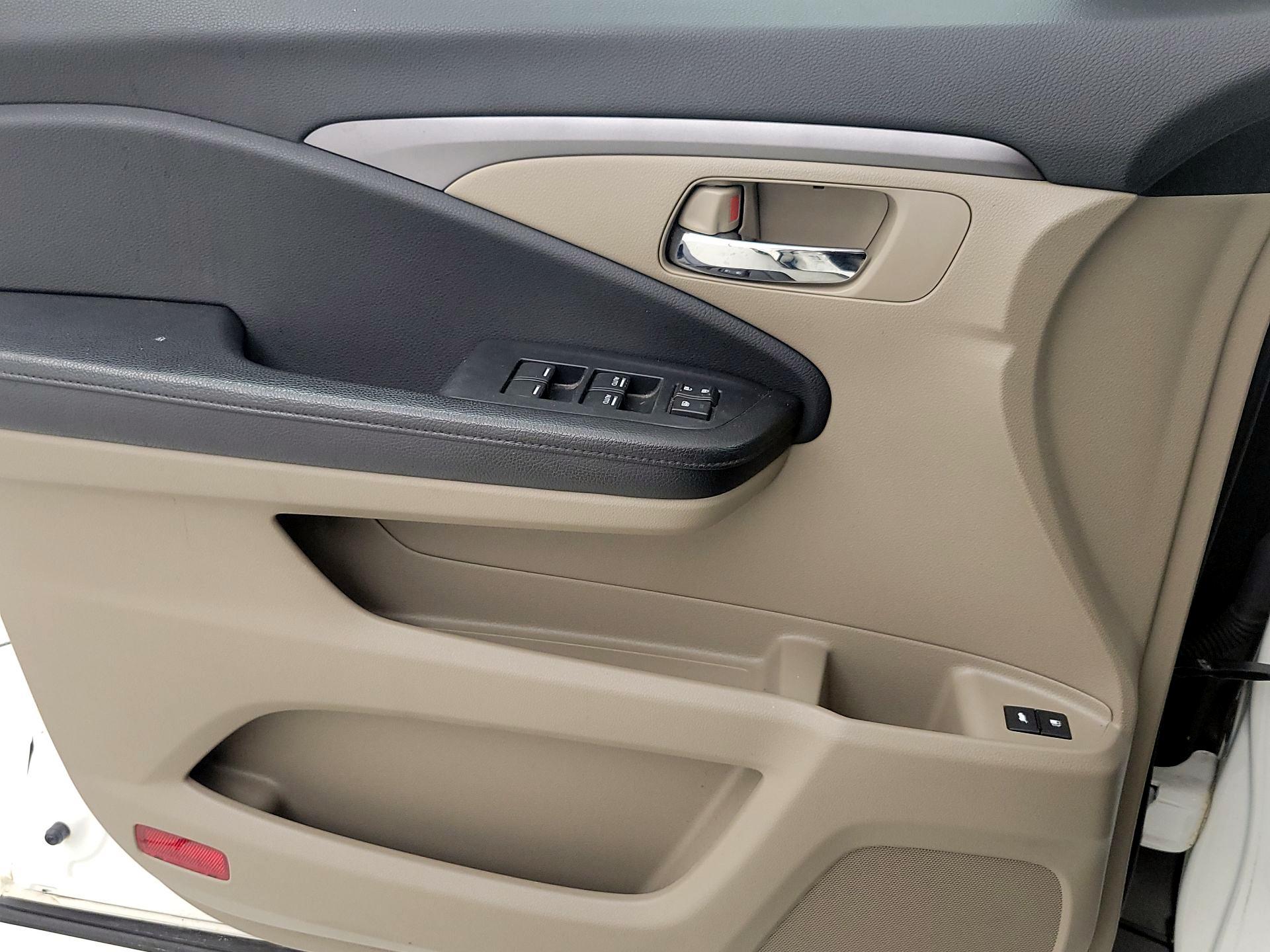 Thumbnail: 2016 Honda Pilot - 12