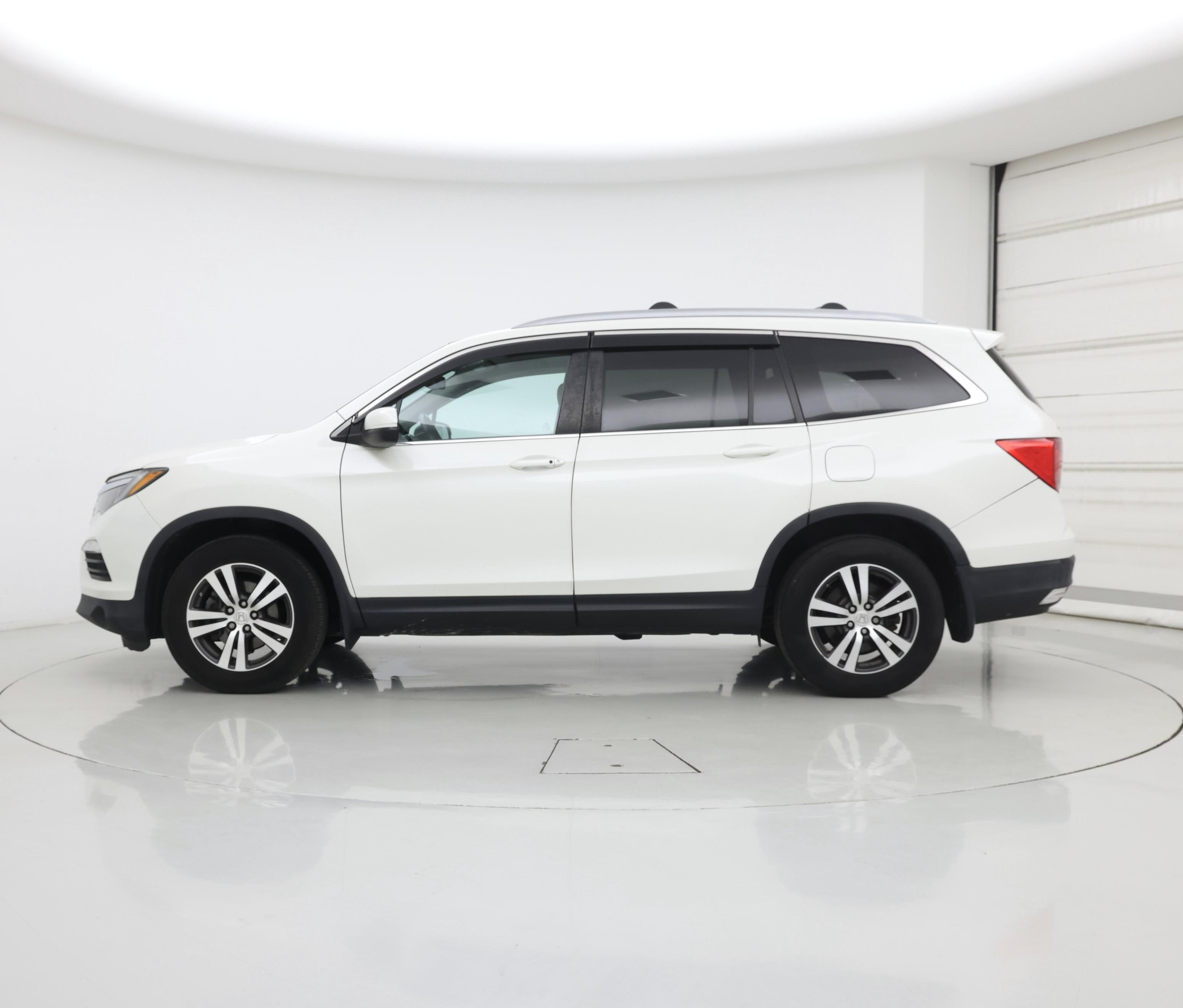 Thumbnail: 2016 Honda Pilot - 3