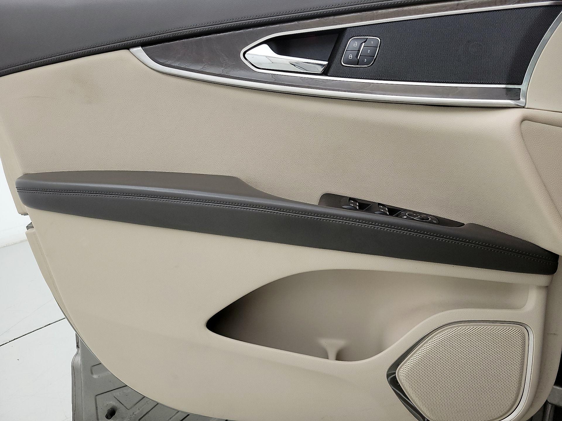 Thumbnail: 2016 Lincoln MKX - 12