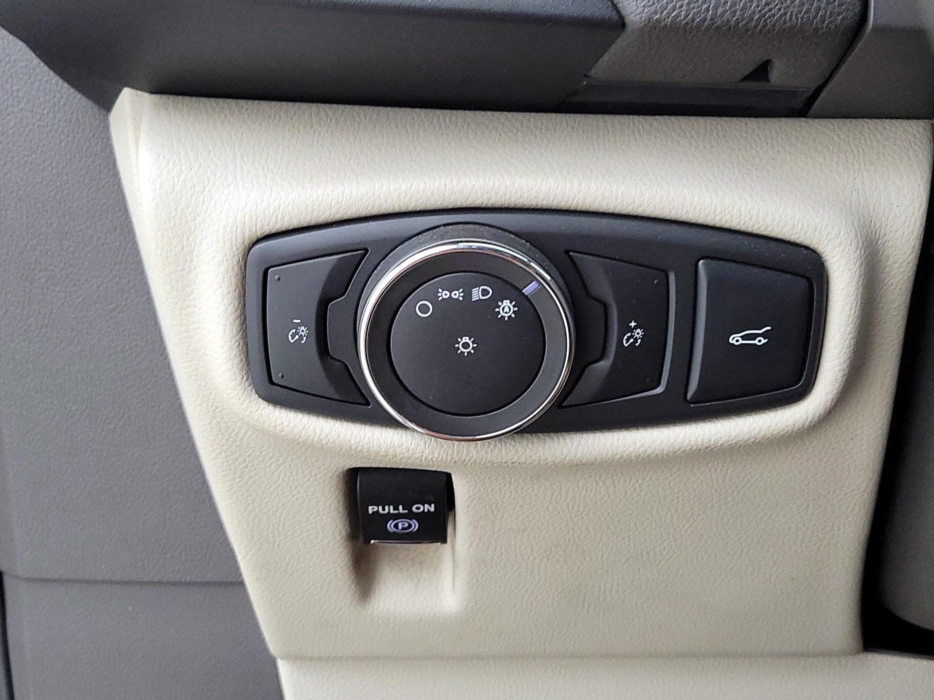 Thumbnail: 2016 Lincoln MKX - 13