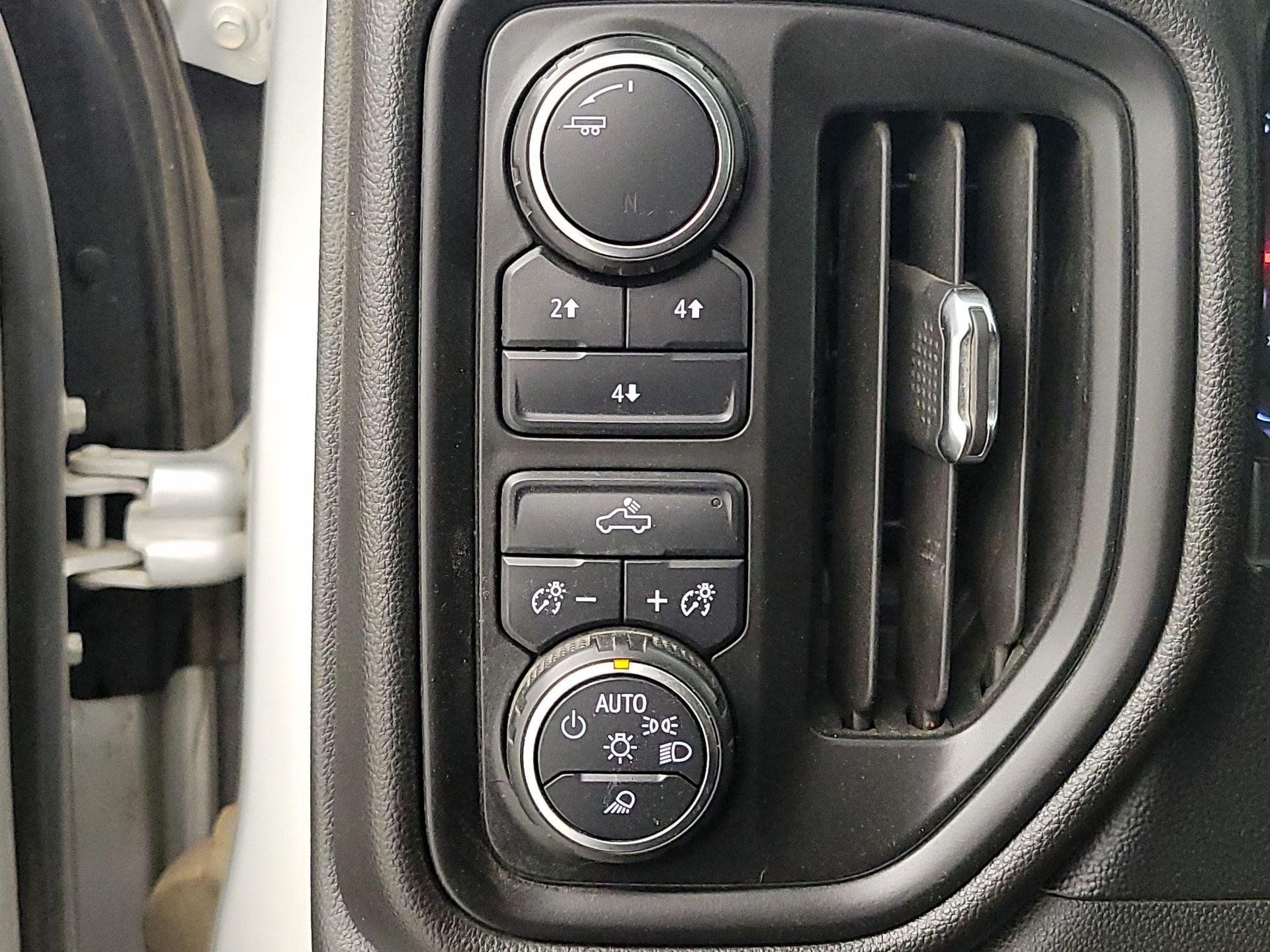 Thumbnail: 2020 Chevrolet Silverado 2500 - 13