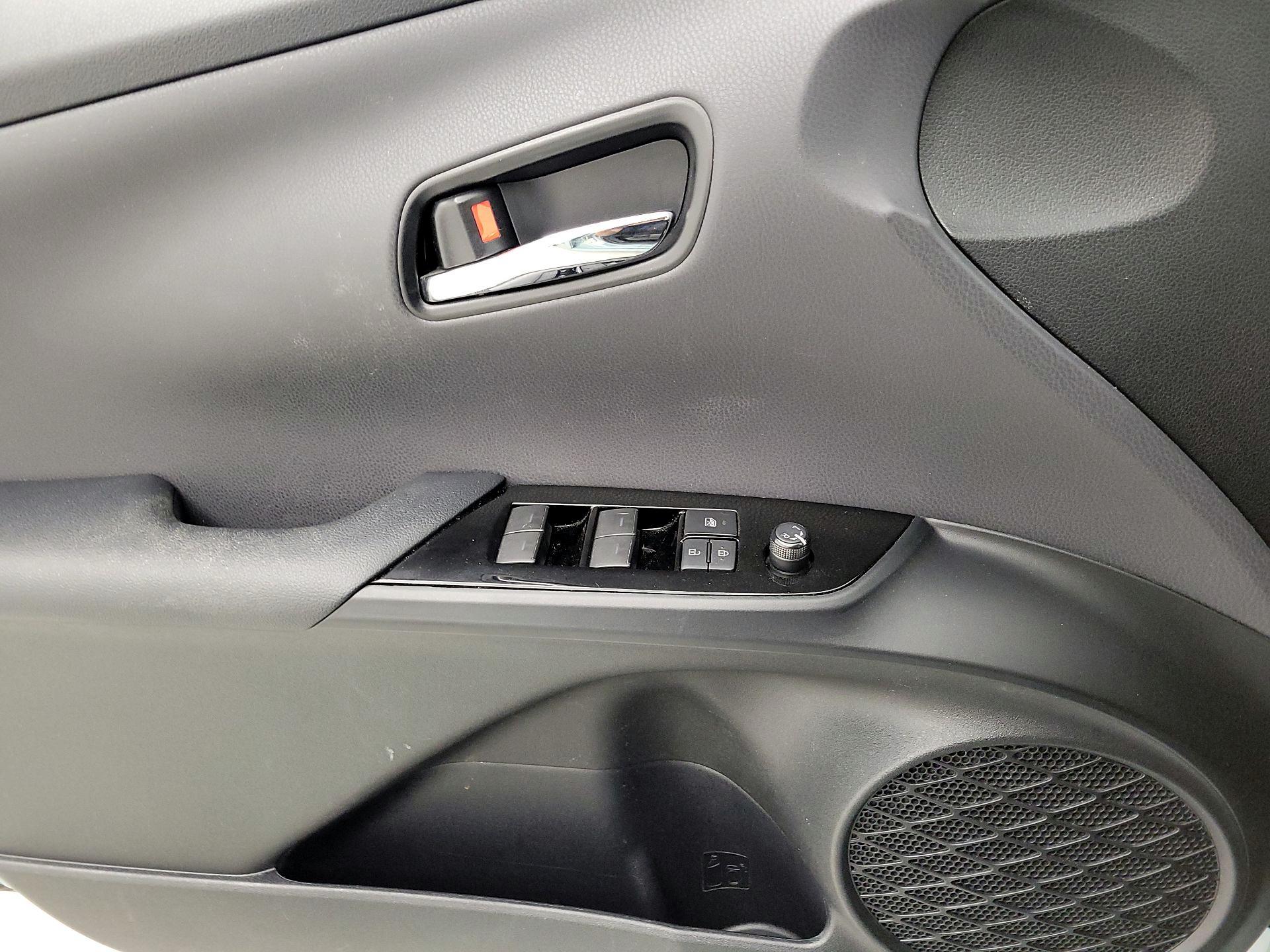 Thumbnail: 2019 Toyota Prius - 12