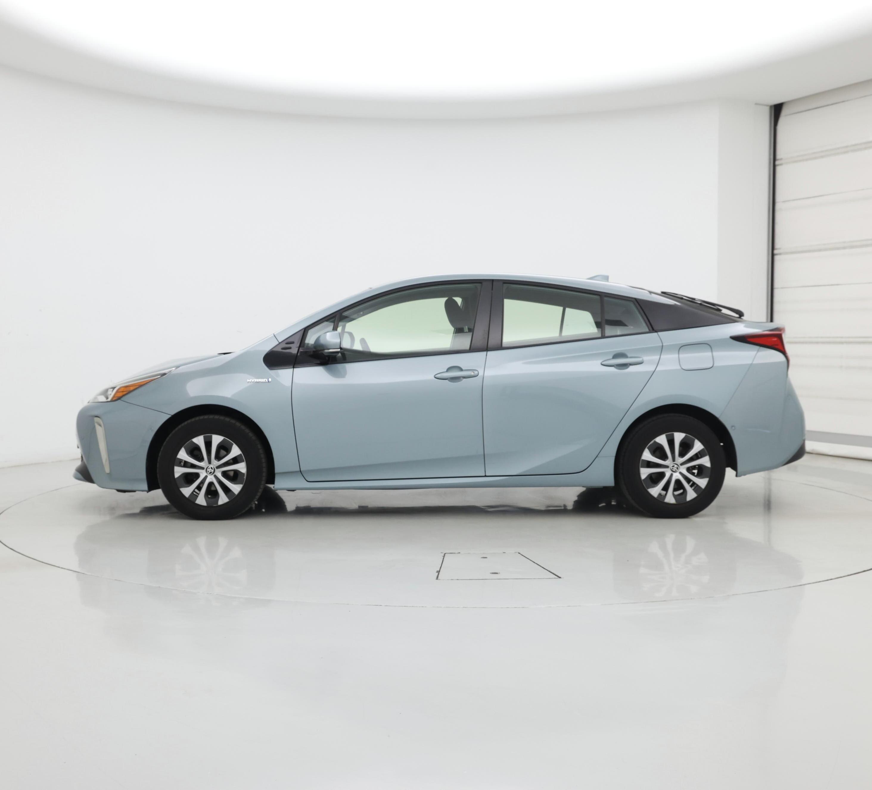 Thumbnail: 2019 Toyota Prius - 3