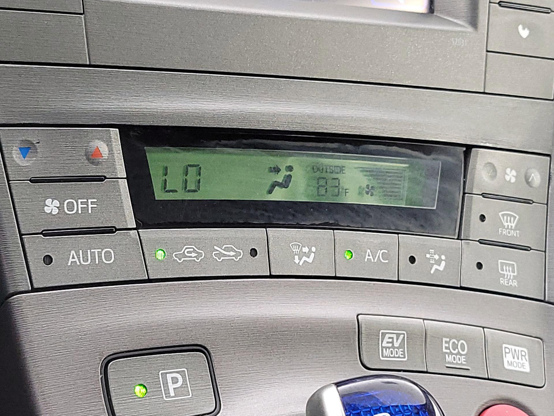 Thumbnail: 2014 Toyota Prius - 15
