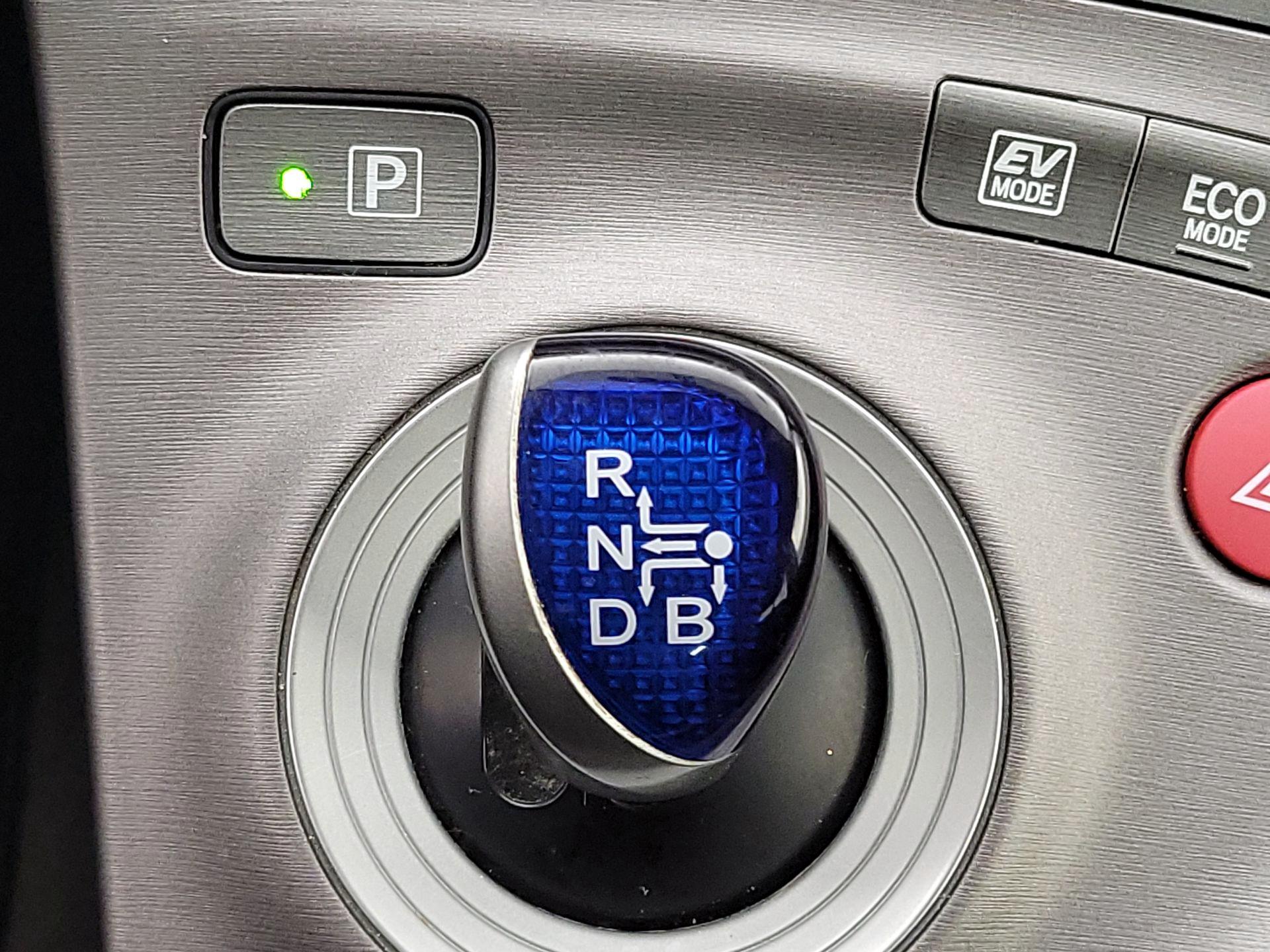 Thumbnail: 2014 Toyota Prius - 16