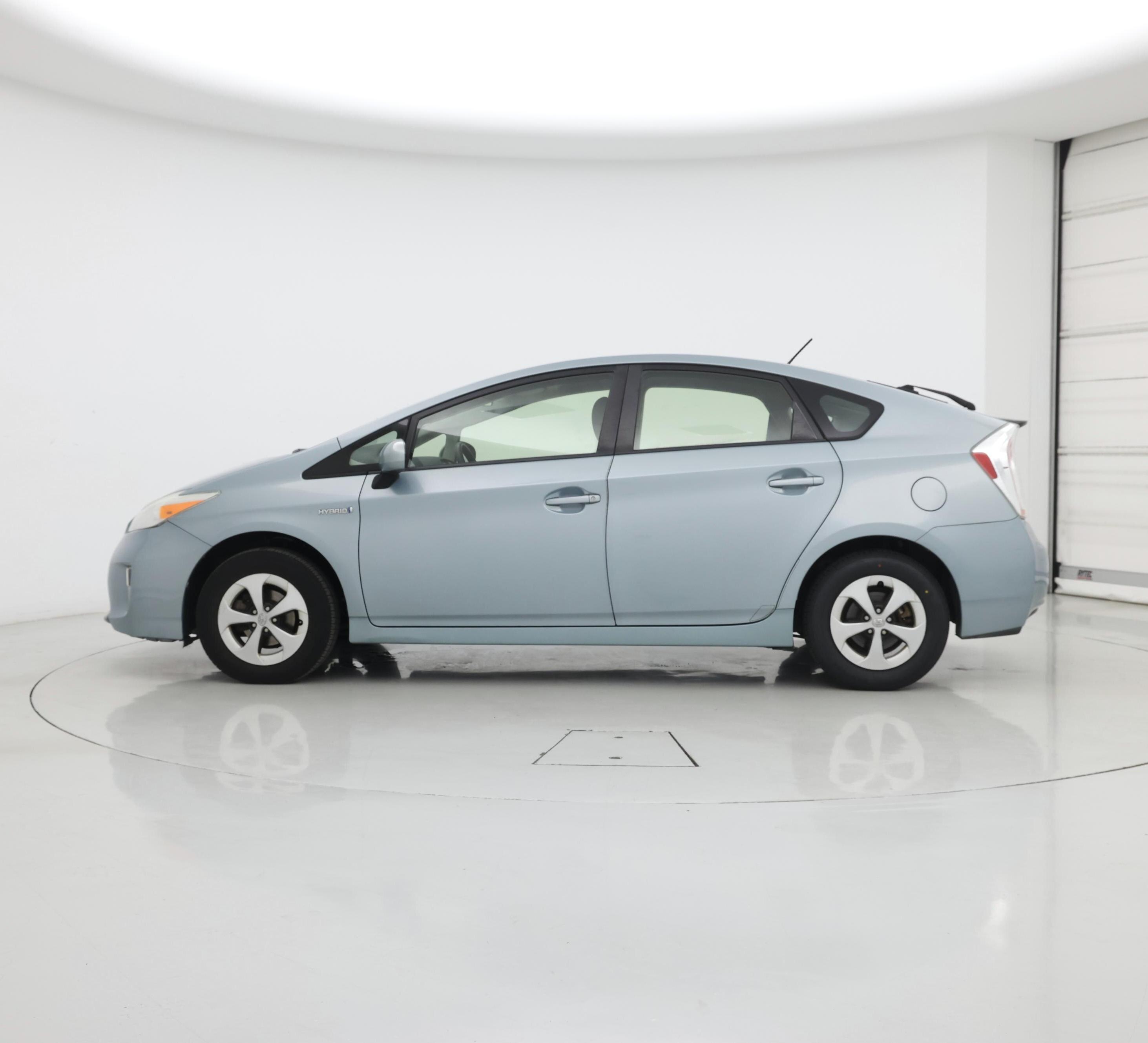 Thumbnail: 2014 Toyota Prius - 3