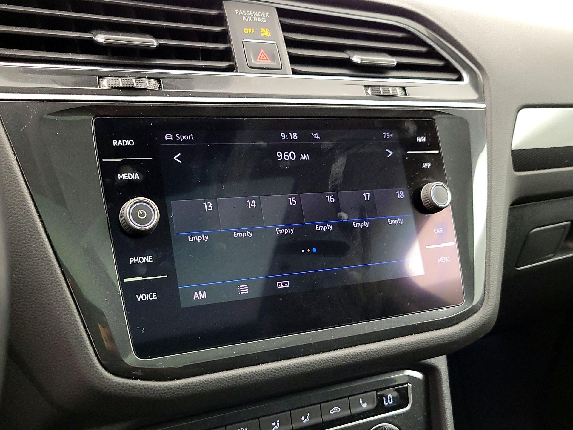 Thumbnail: 2018 Volkswagen Tiguan - 16