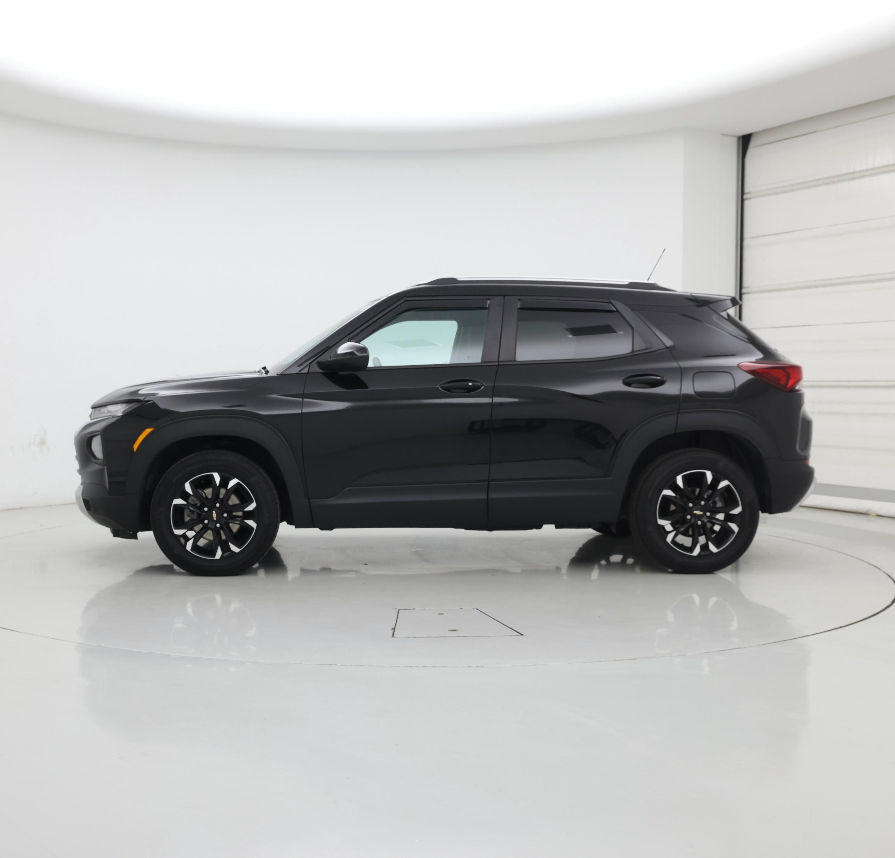 Thumbnail: 2023 Chevrolet TrailBlazer - 3