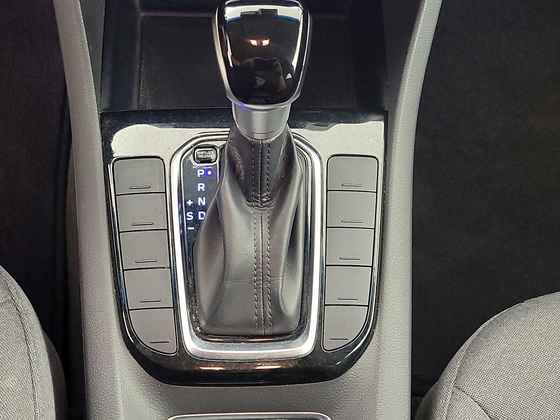 Thumbnail: 2020 Hyundai Ioniq - 17