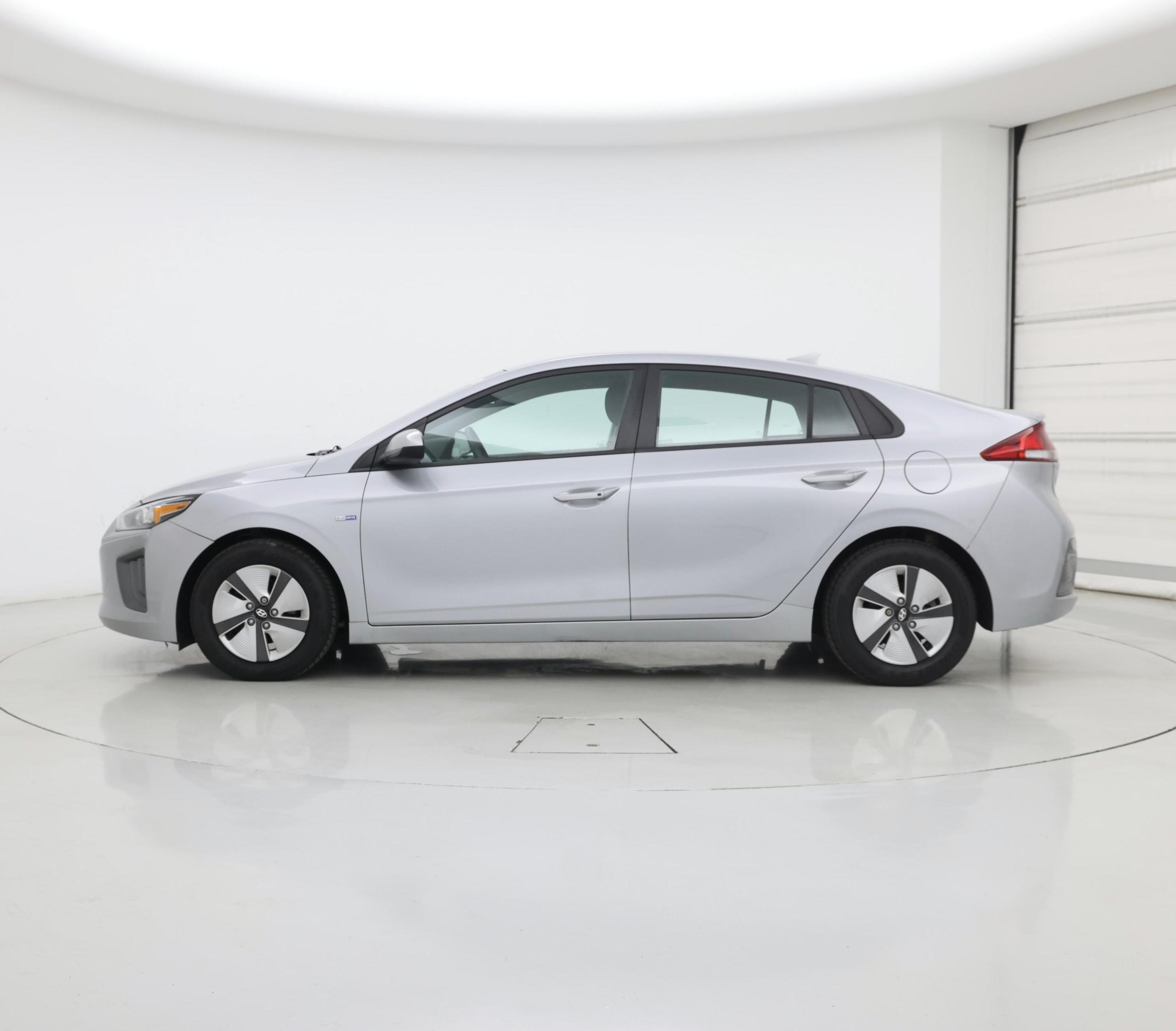 Thumbnail: 2020 Hyundai Ioniq - 3
