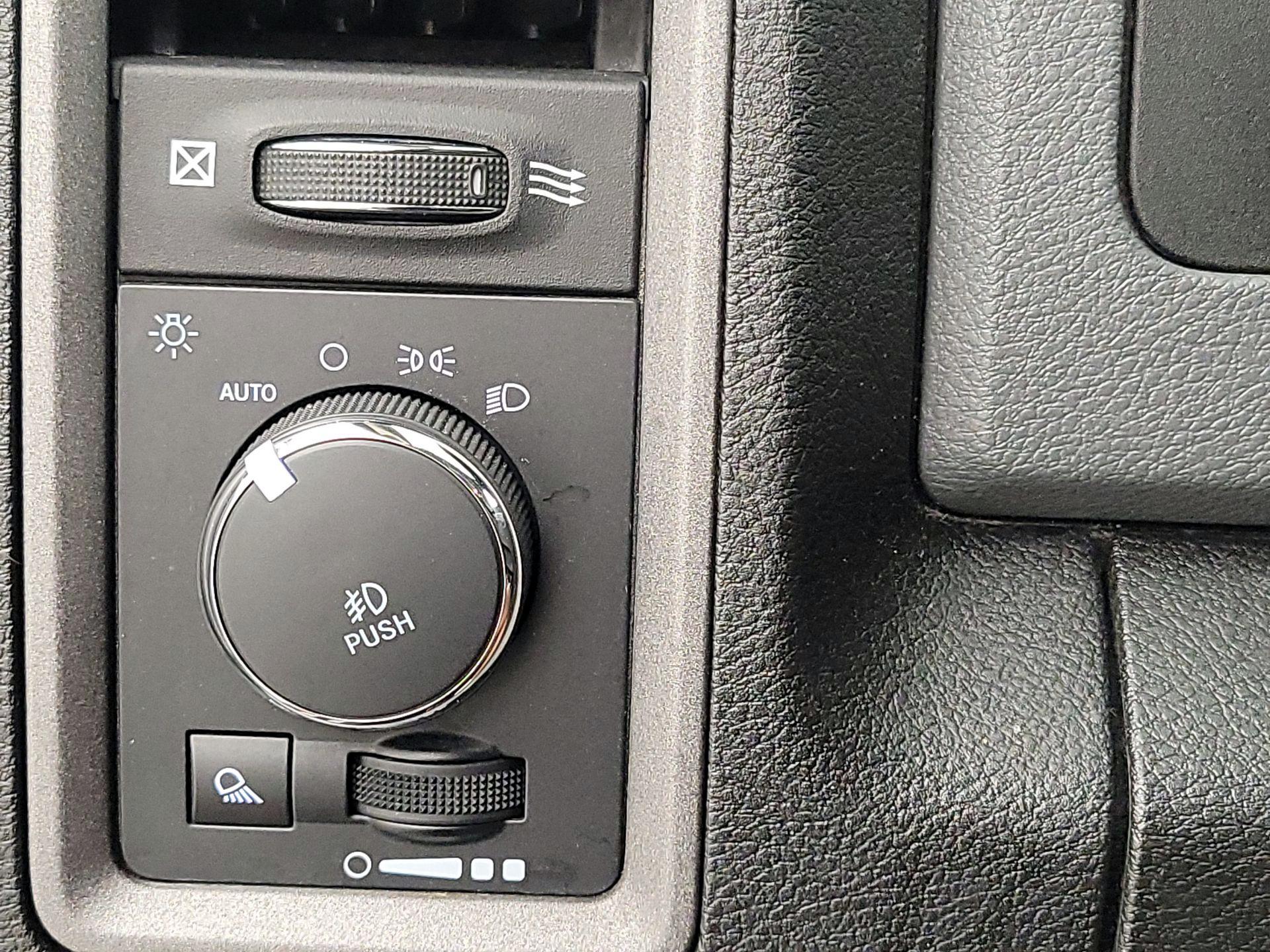 Thumbnail: 2019 RAM 1500 Classic - 13