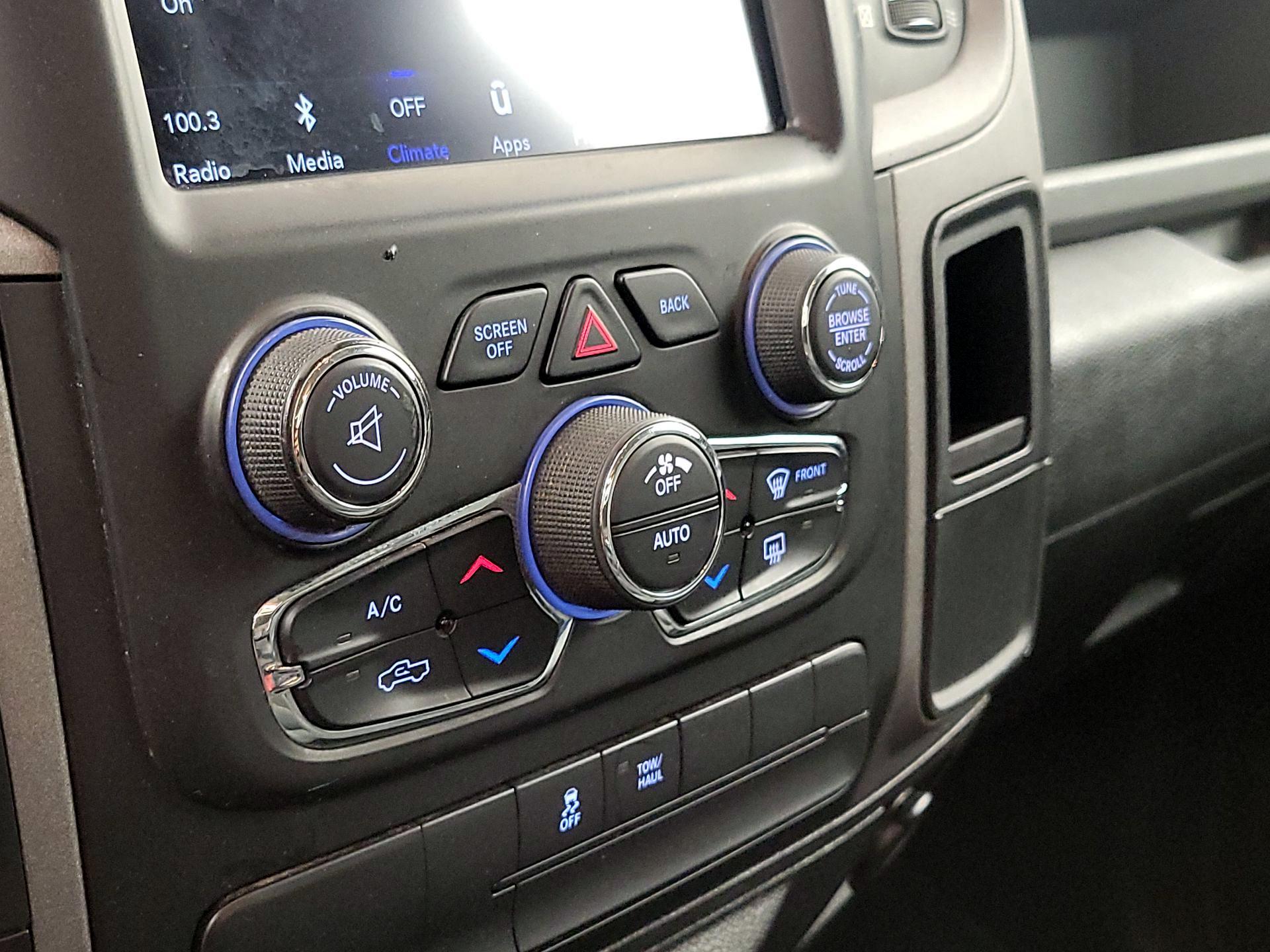 Thumbnail: 2019 RAM 1500 Classic - 16