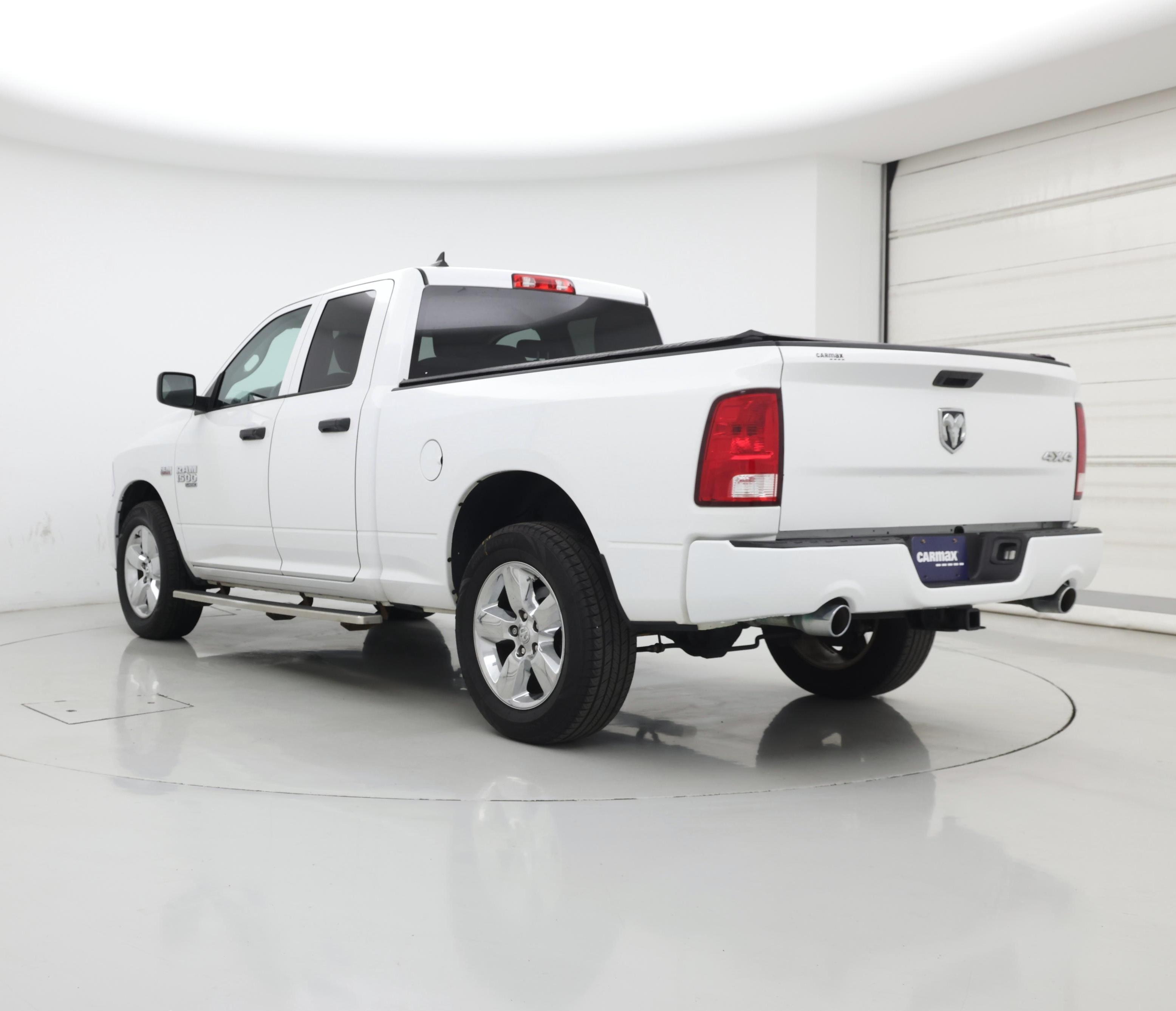Thumbnail: 2019 RAM 1500 Classic - 2