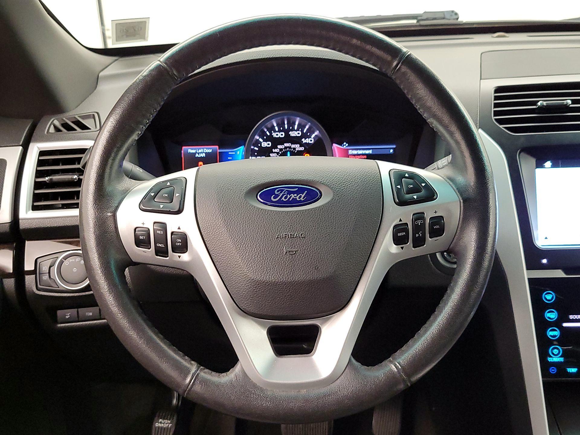 Thumbnail: 2015 Ford Explorer - 10