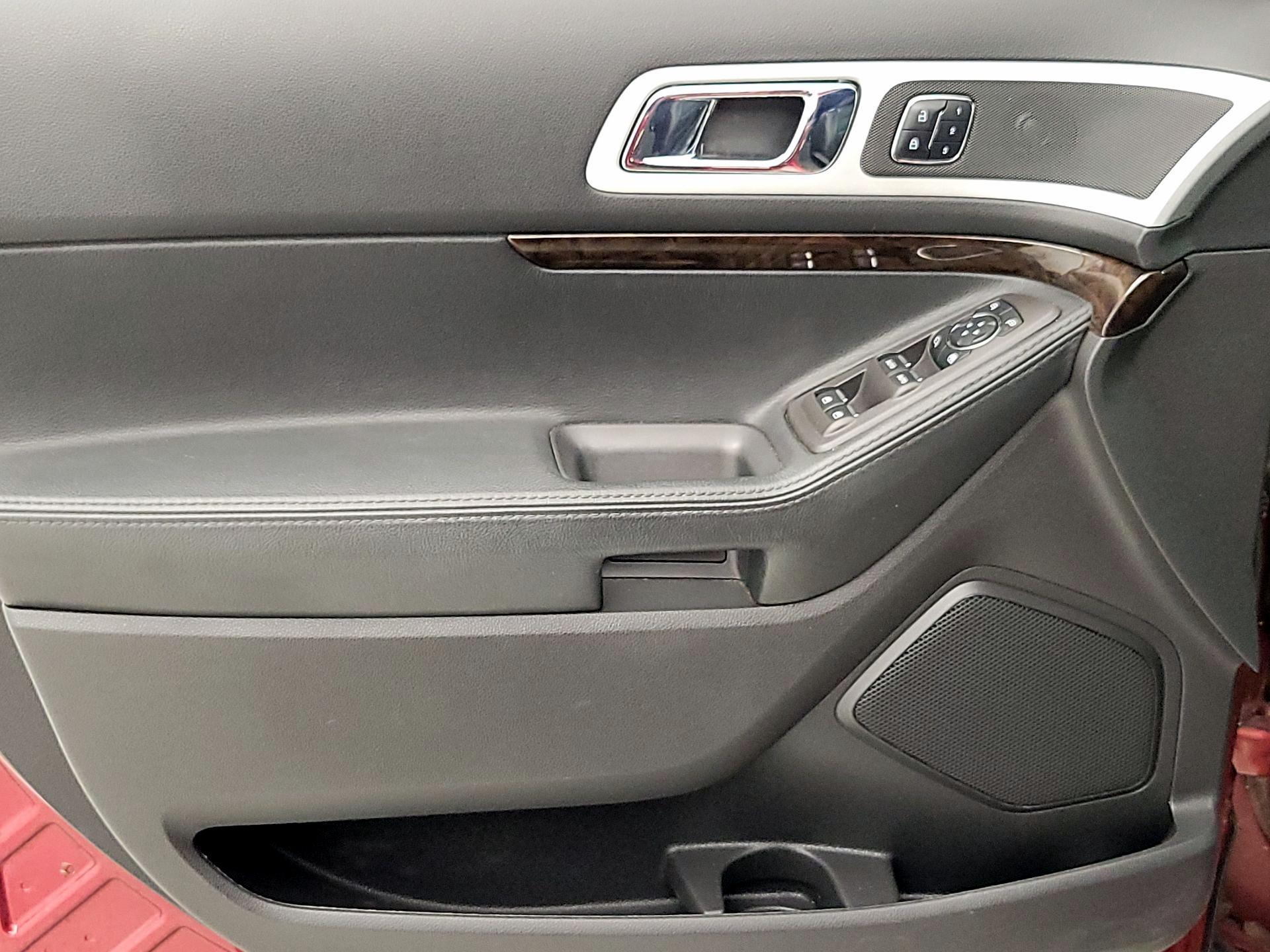 Thumbnail: 2015 Ford Explorer - 12