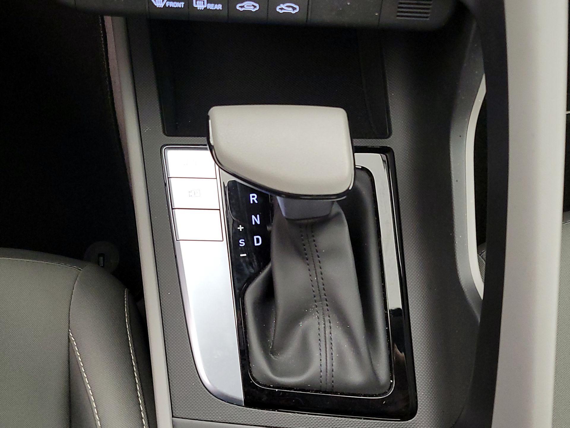 Thumbnail: 2024 Hyundai Elantra - 18