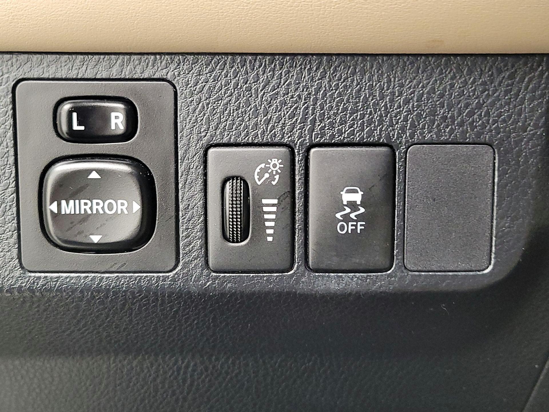 Thumbnail: 2014 Toyota RAV4 - 13