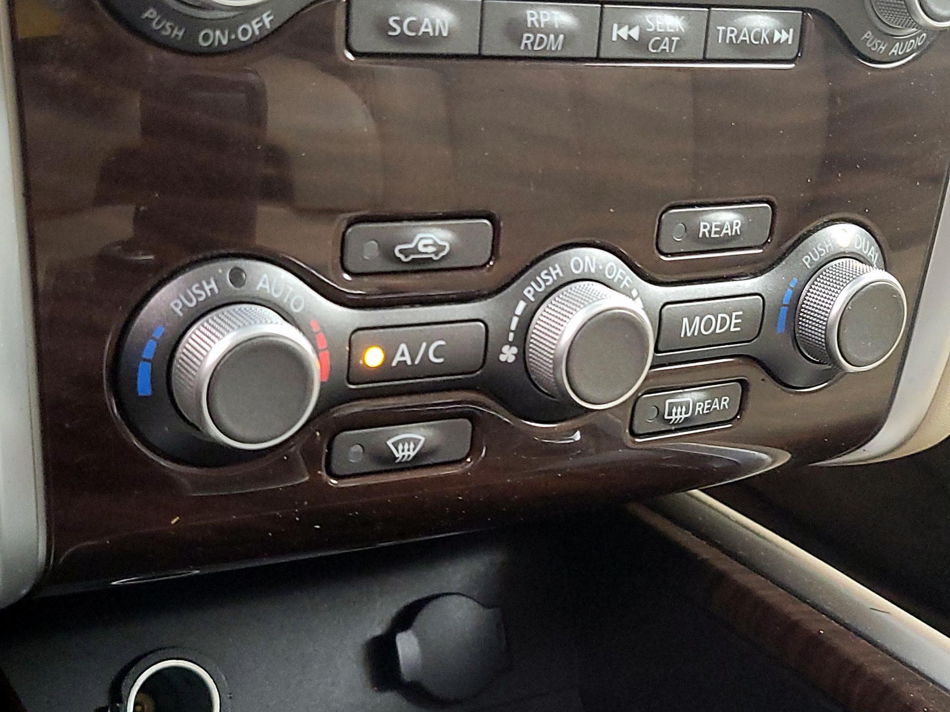 Thumbnail: 2016 Nissan Pathfinder - 17
