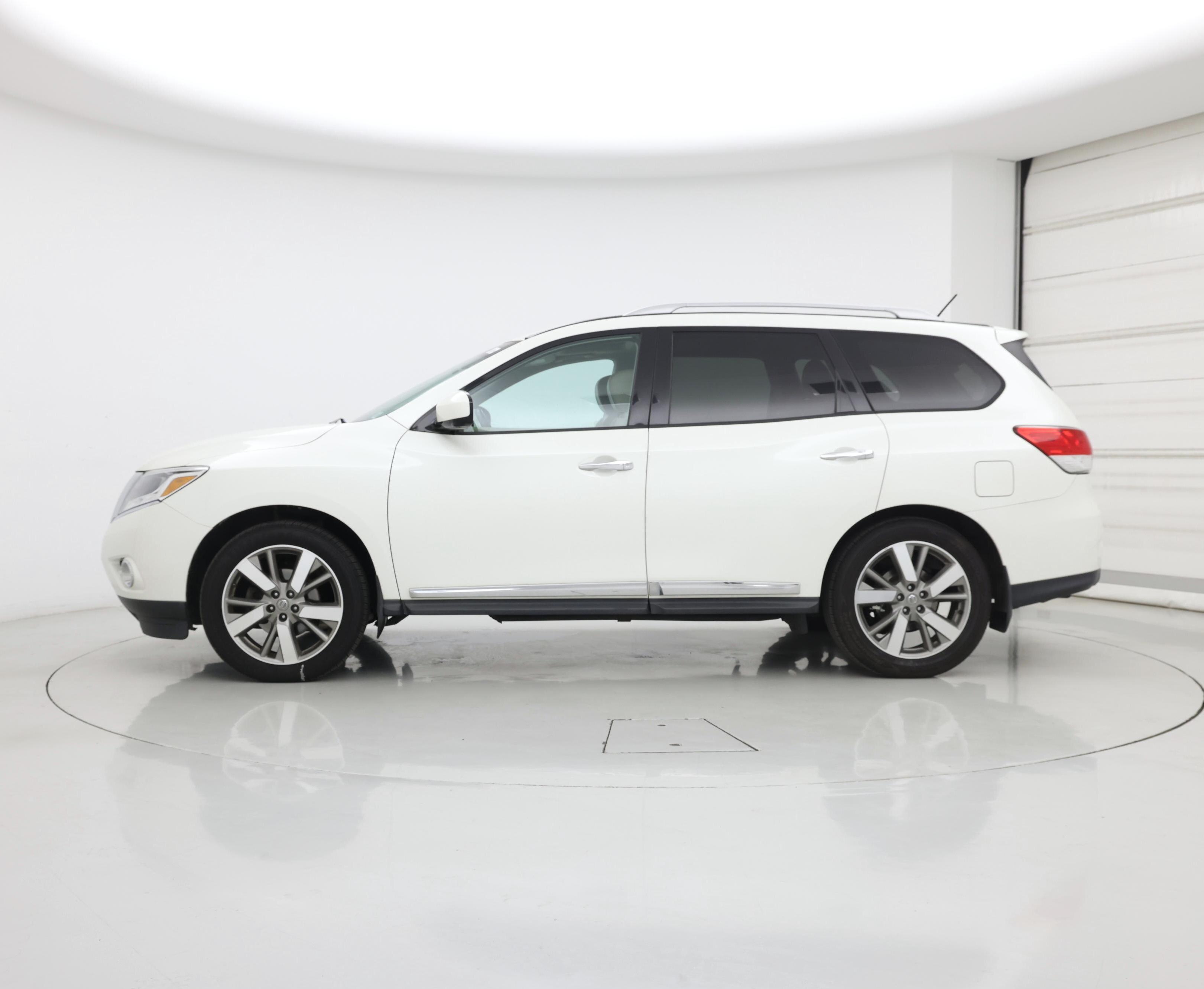 Thumbnail: 2016 Nissan Pathfinder - 3