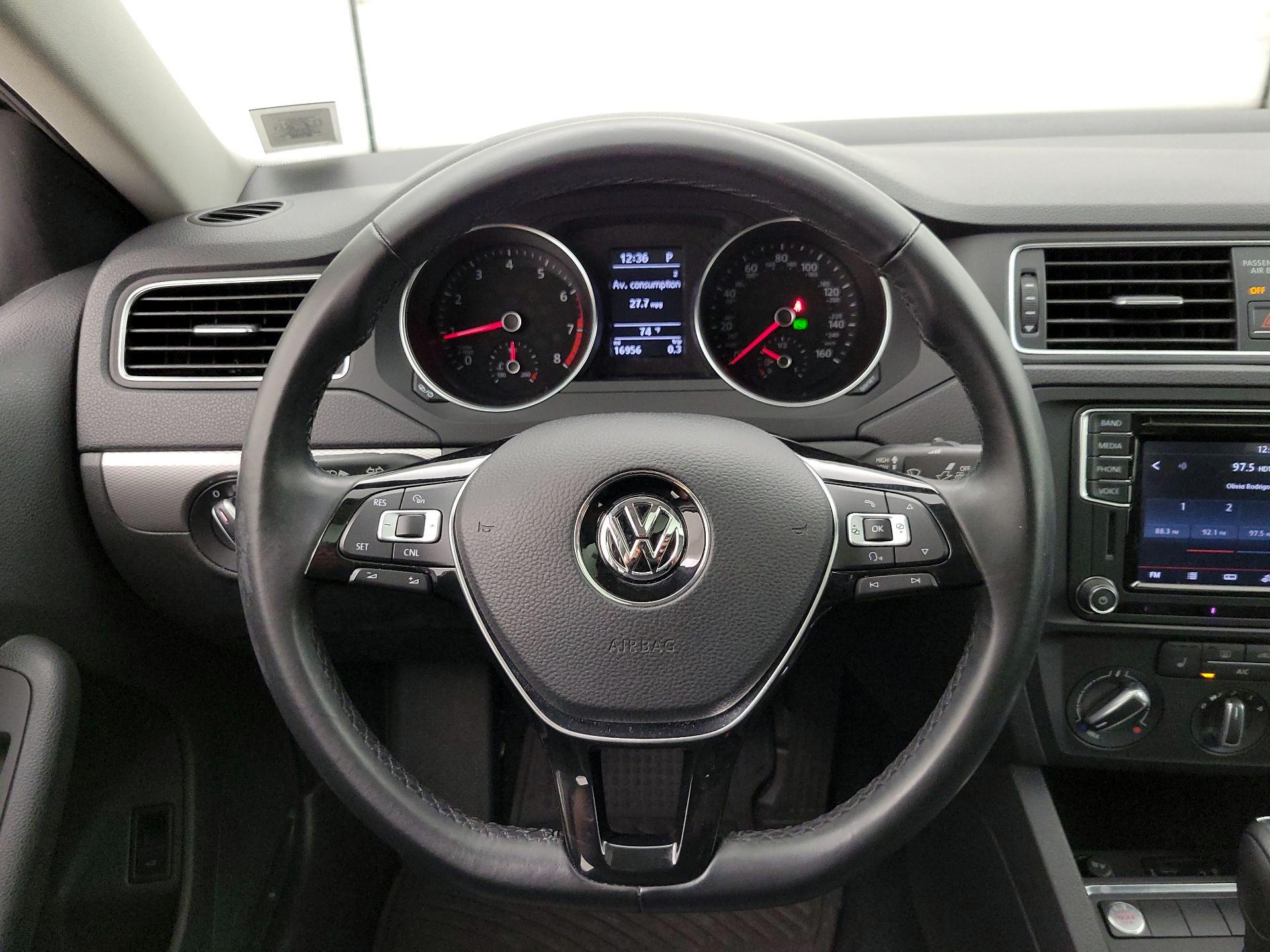 Thumbnail: 2017 Volkswagen Jetta - 10