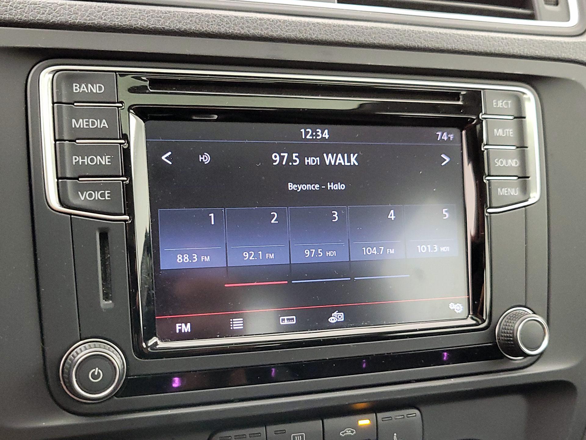 Thumbnail: 2017 Volkswagen Jetta - 15