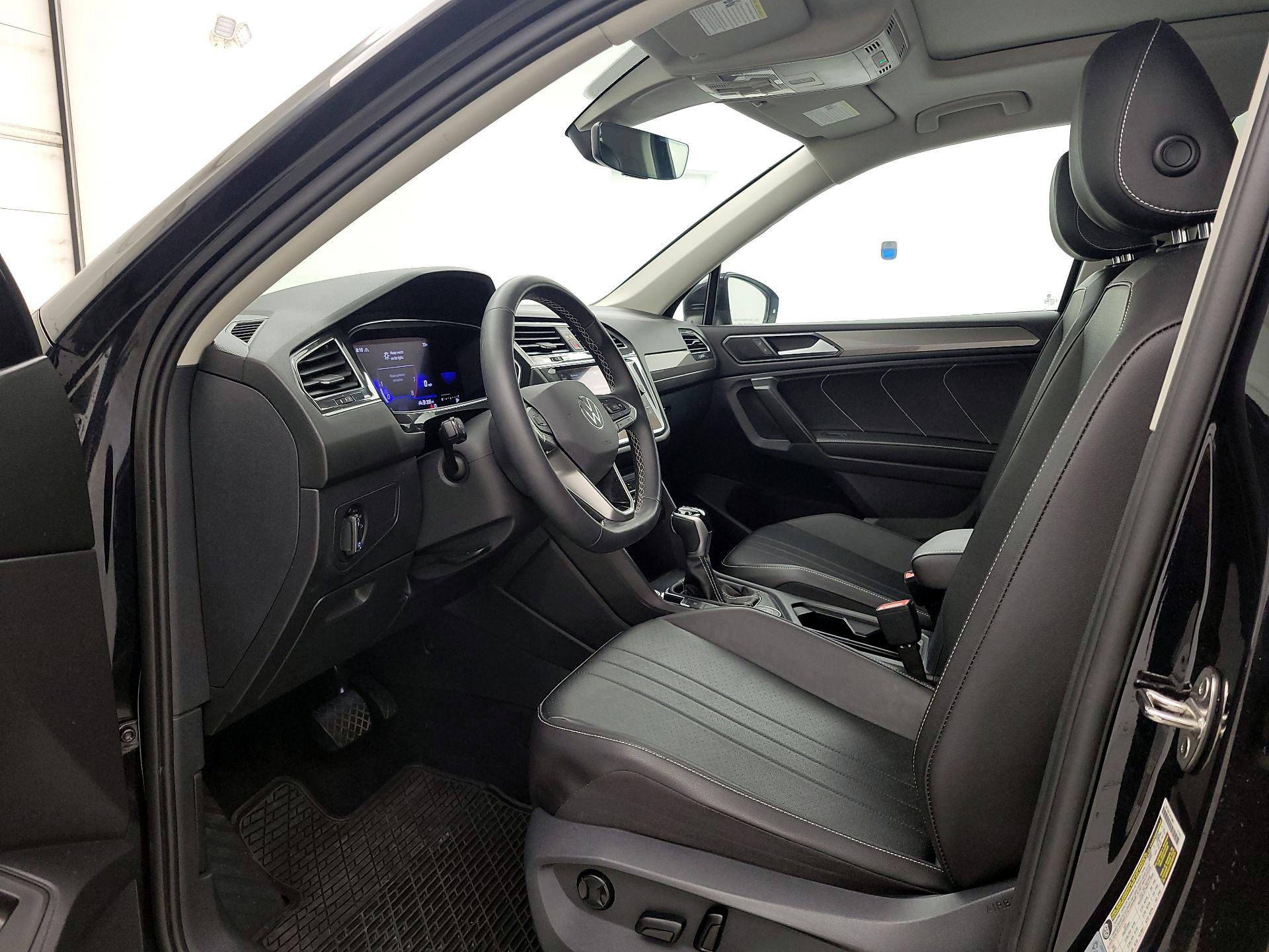 Thumbnail: 2022 Volkswagen Tiguan - 11