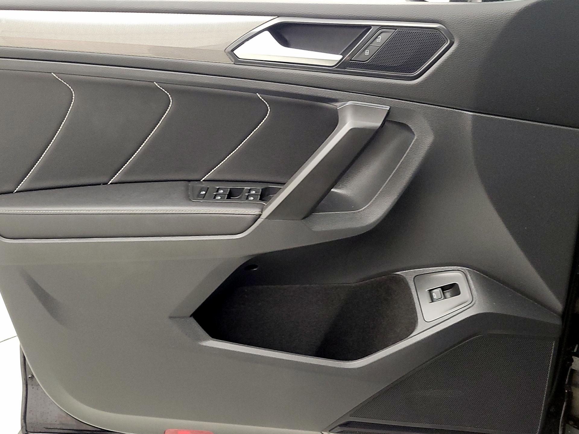 Thumbnail: 2022 Volkswagen Tiguan - 12