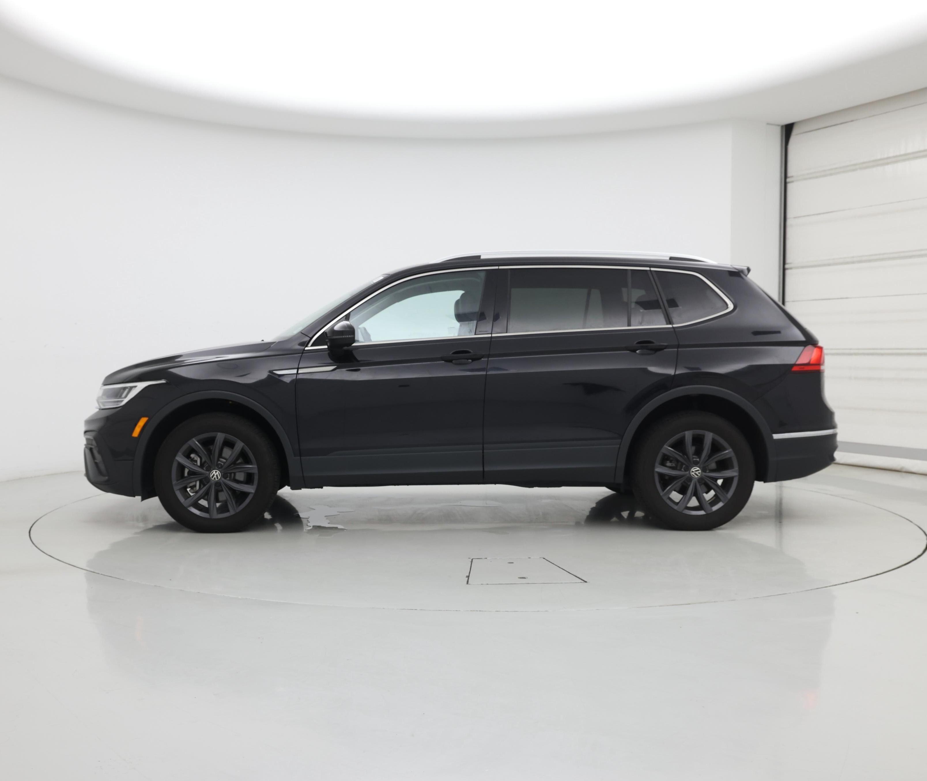 Thumbnail: 2022 Volkswagen Tiguan - 3