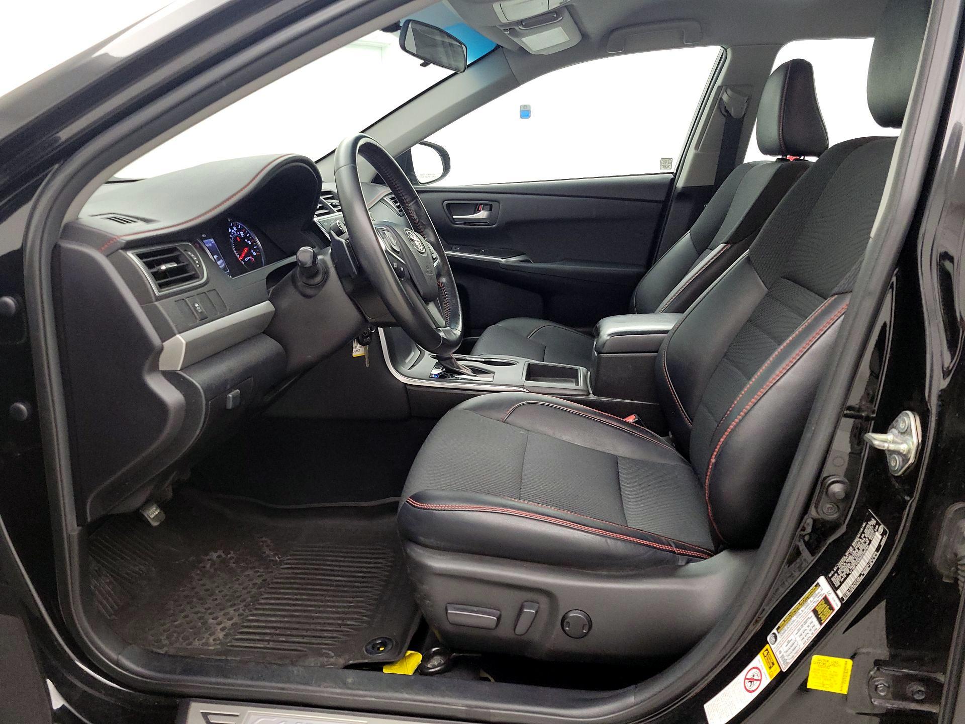 Thumbnail: 2016 Toyota Camry - 11