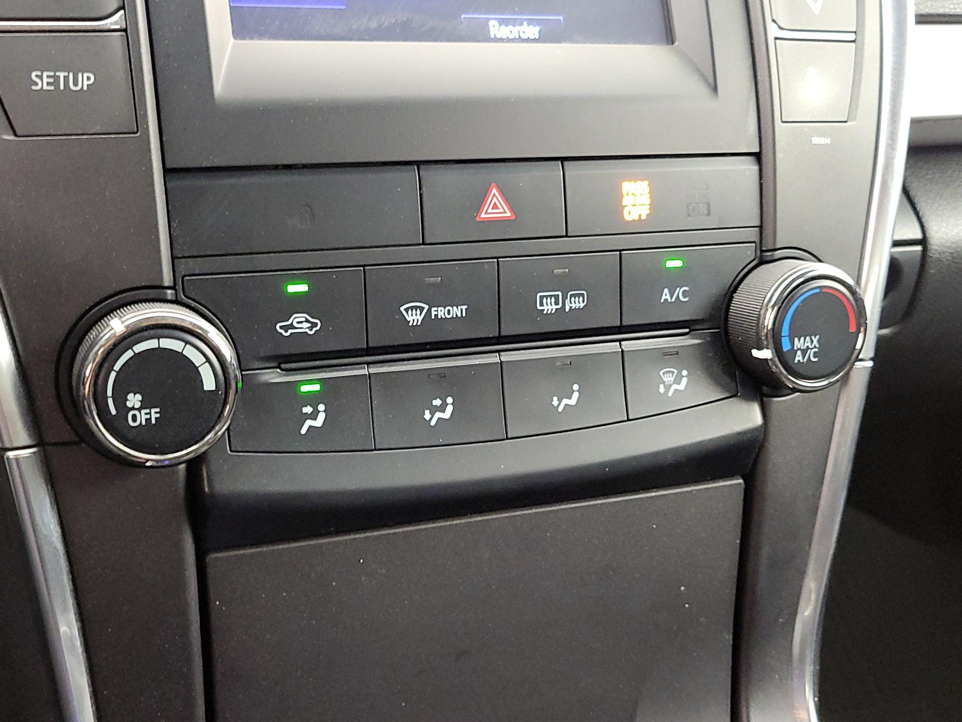 Thumbnail: 2016 Toyota Camry - 16