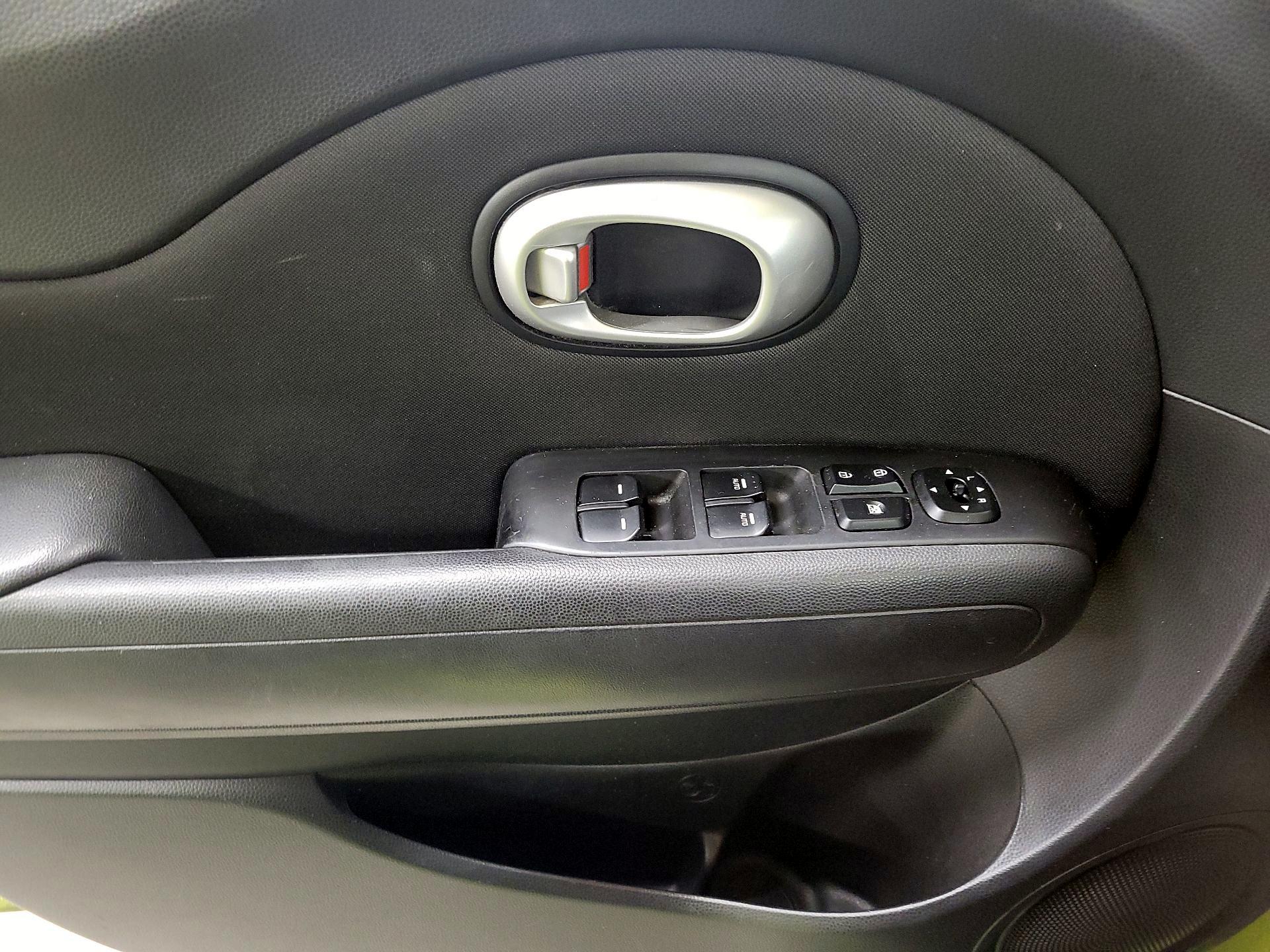 Thumbnail: 2014 Kia Soul - 12
