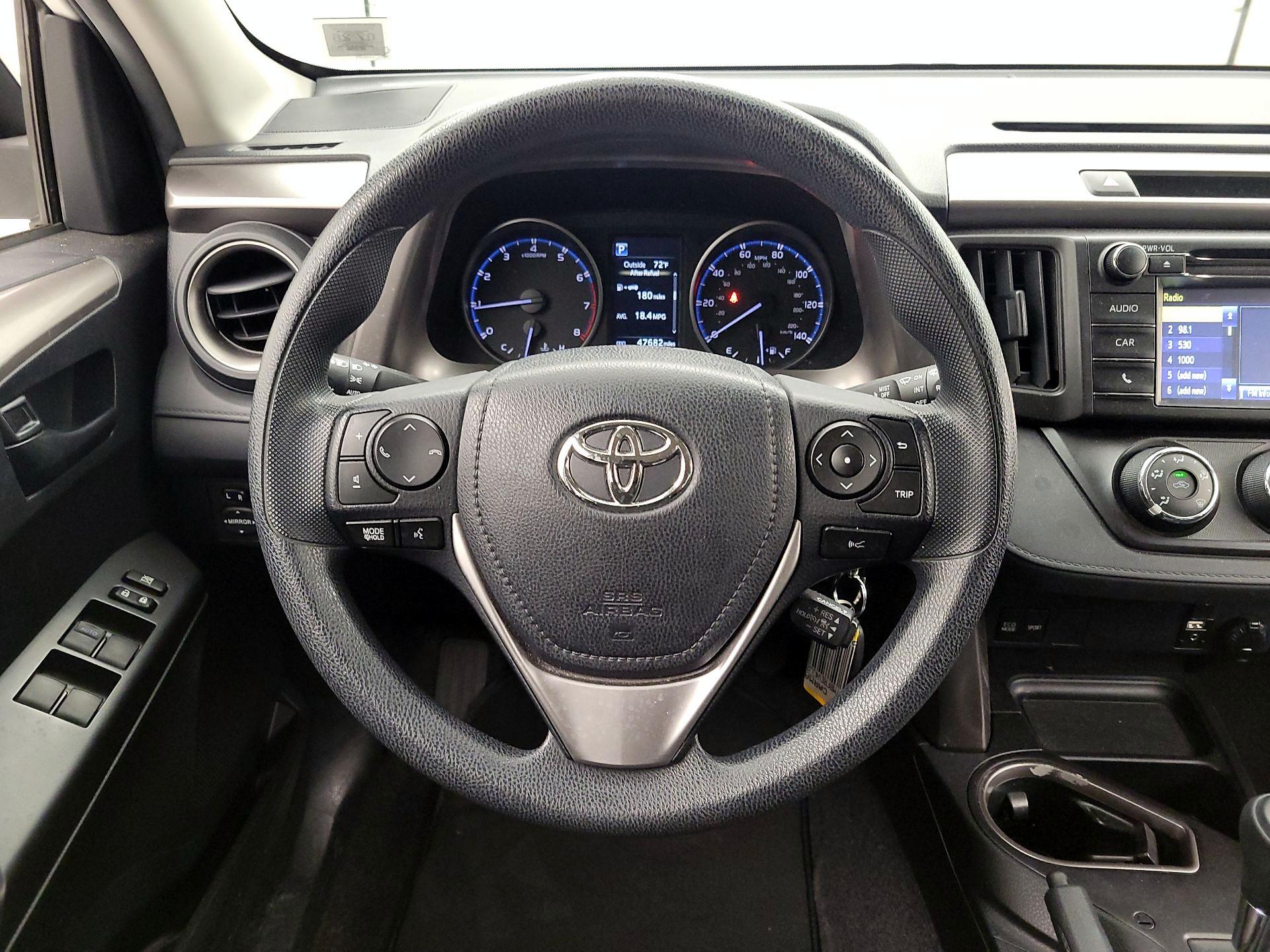 Thumbnail: 2018 Toyota RAV4 - 10