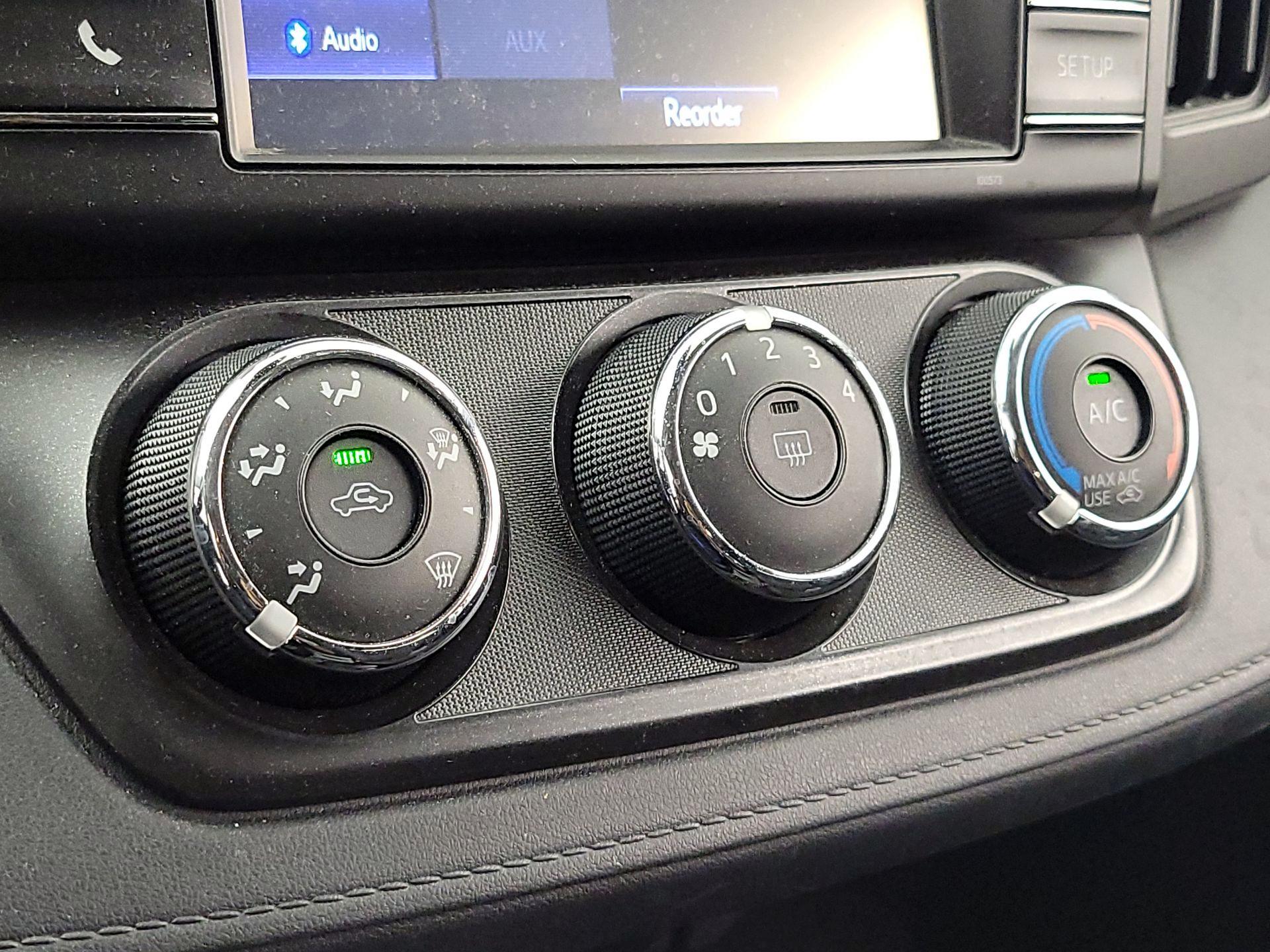 Thumbnail: 2018 Toyota RAV4 - 16