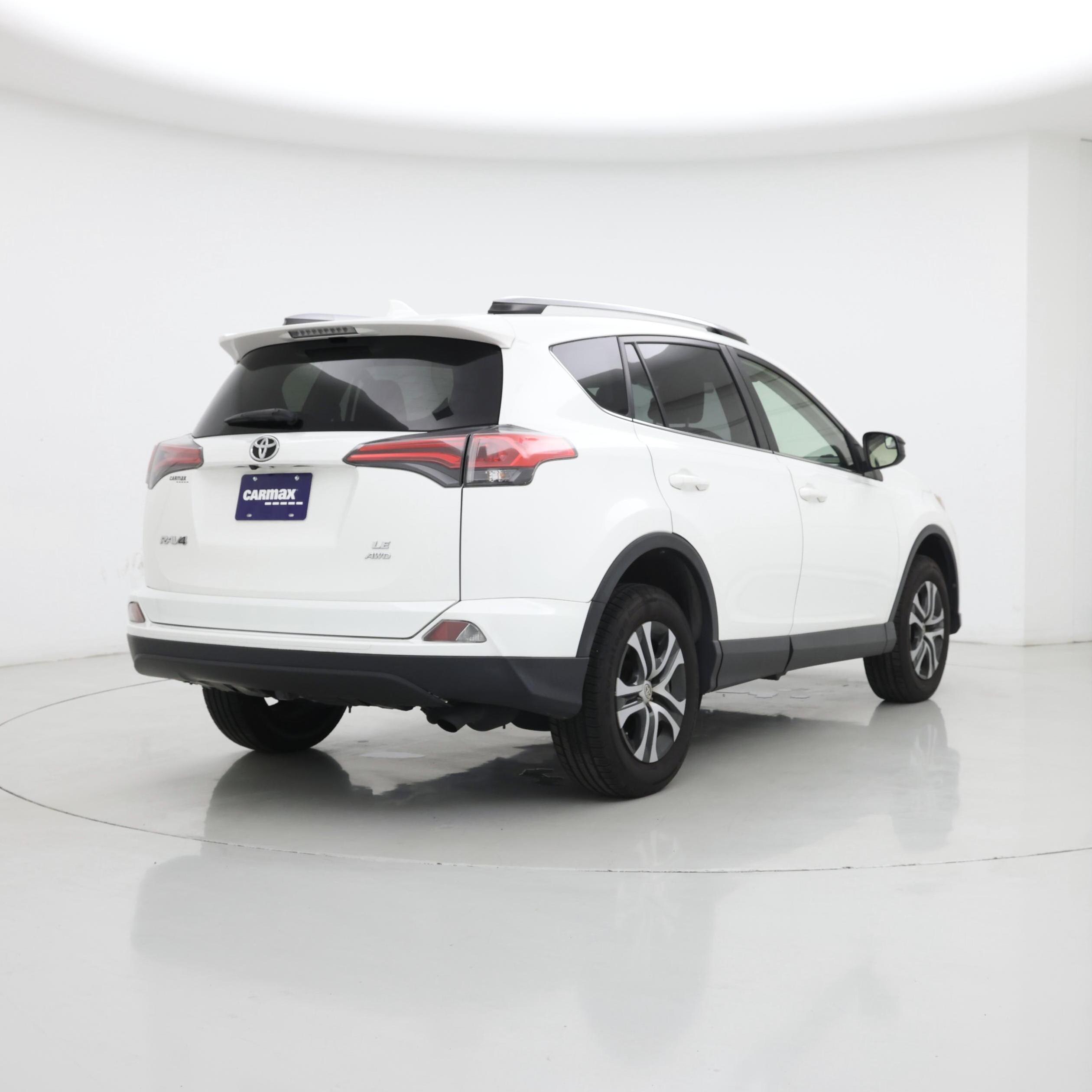 Thumbnail: 2018 Toyota RAV4 - 8